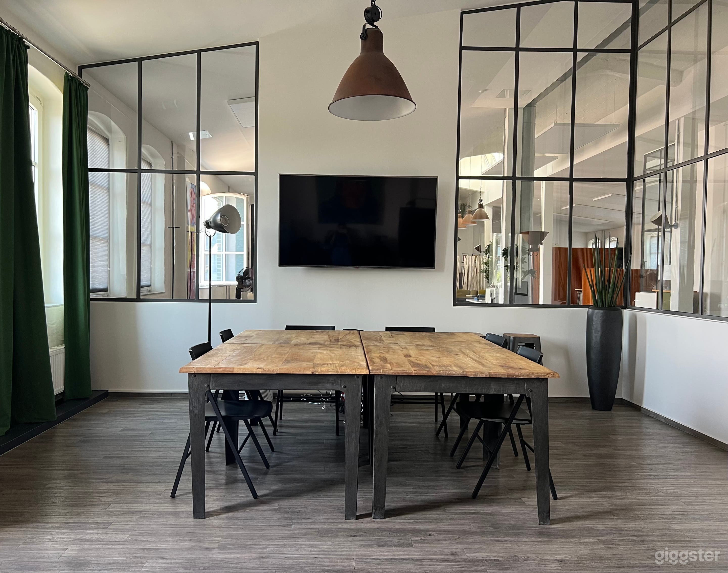 Vielseitiger Loft-Raum im zentralen Düsseldorf Foto 2