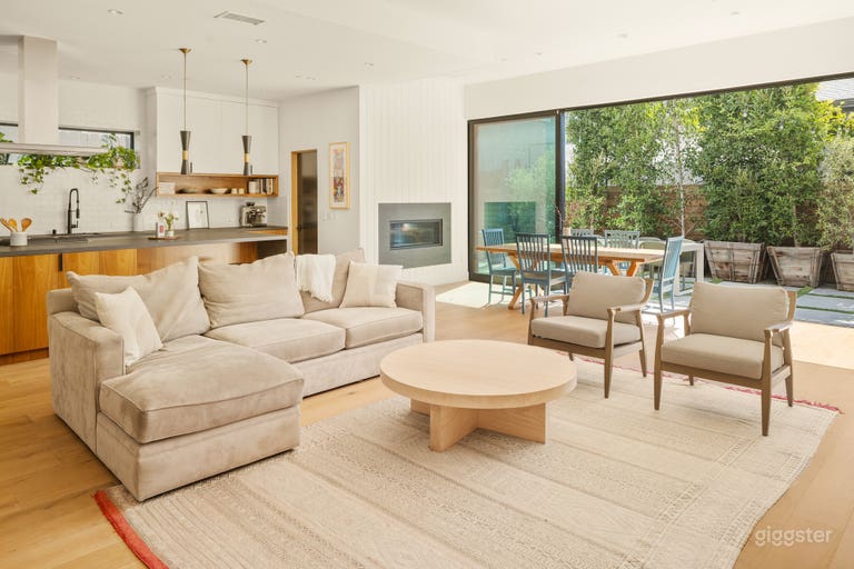  Stylish Modern Venice Home 