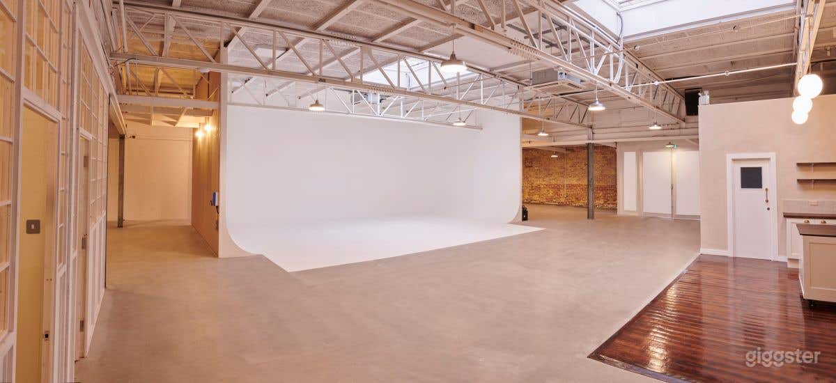 4000sqft multi-purpose studio with an infinity cove. Photo 3