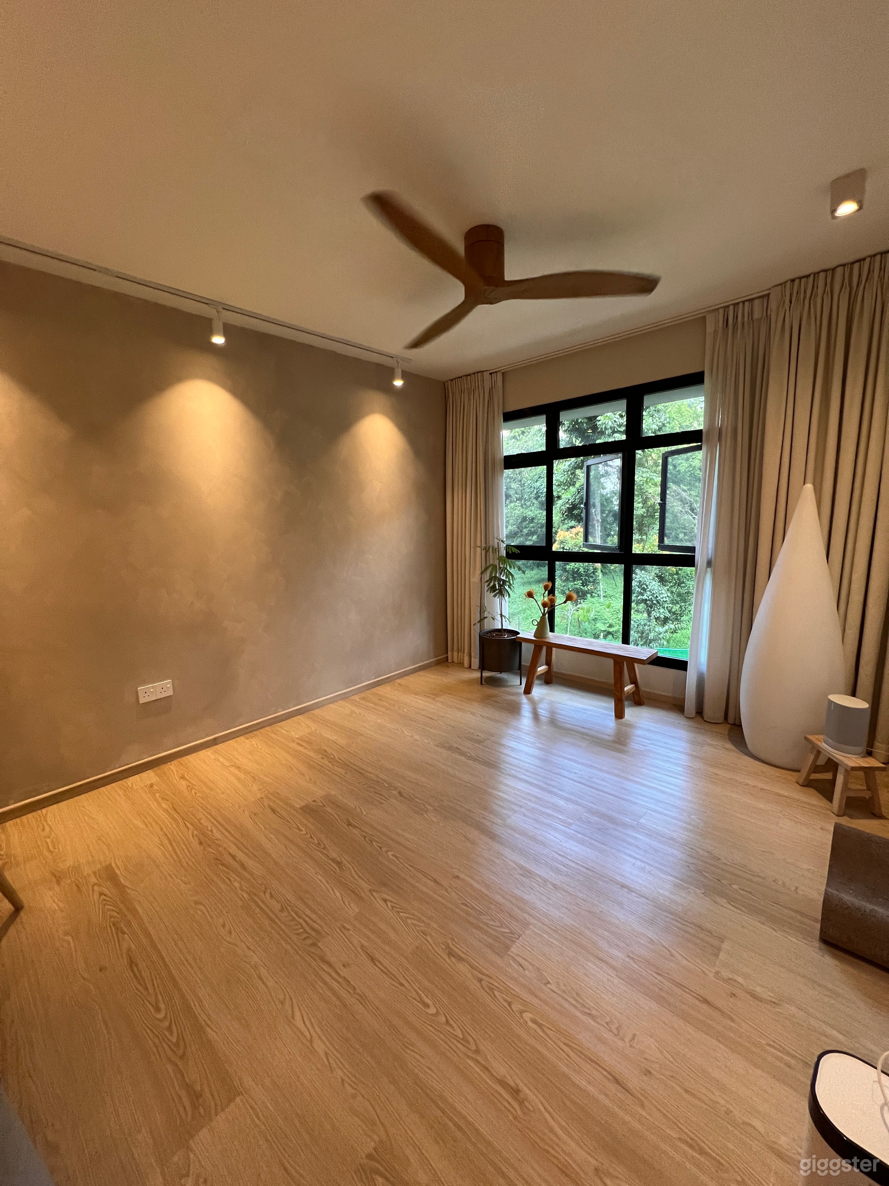 Wabi sabi home cafe warm minimalism with flexi living room Photo 4