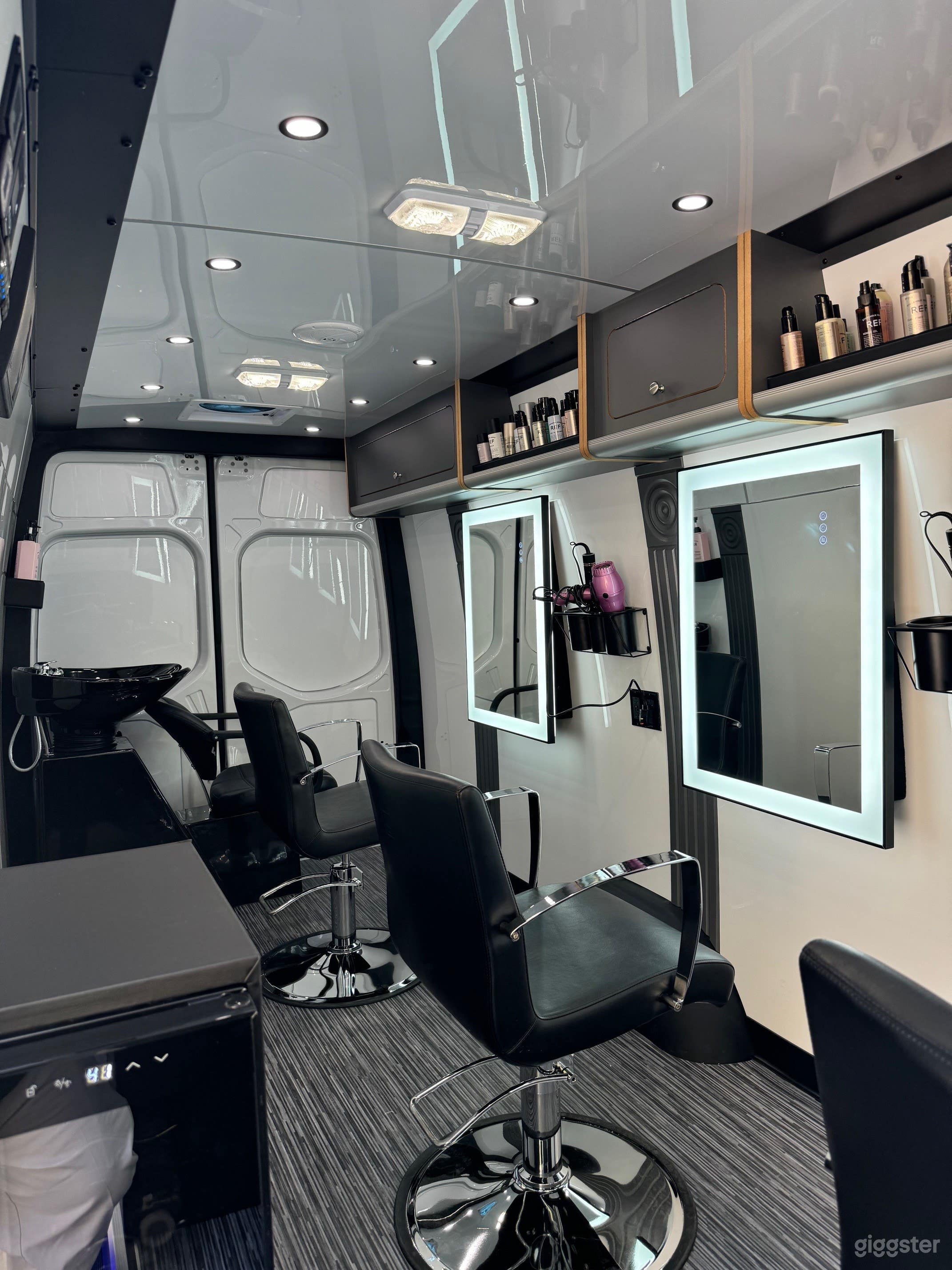 Luxury Lounge Mobile Salon on Wheels  Photo 2