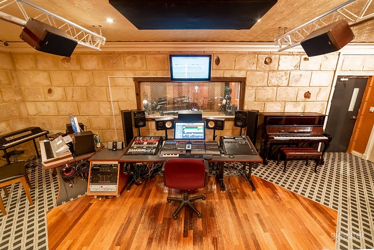  Estudio de Grabación Completo (Alquiler Exclusivo) 