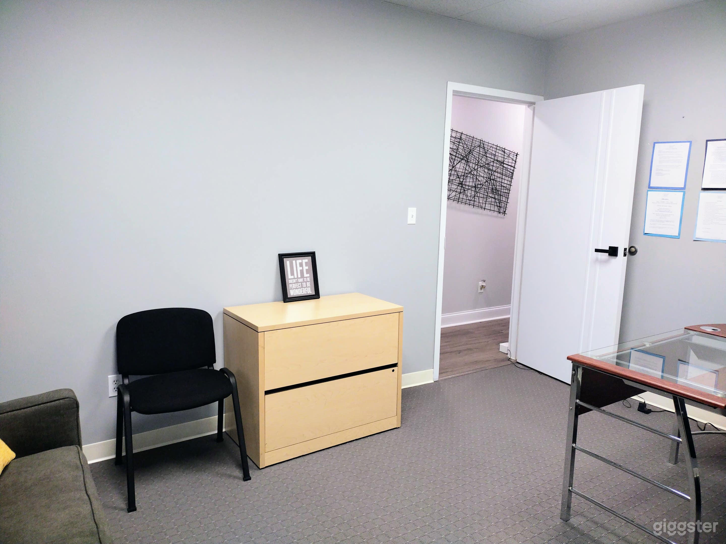 Vibrant and Versatile Yellow-Themed Office Photo 2