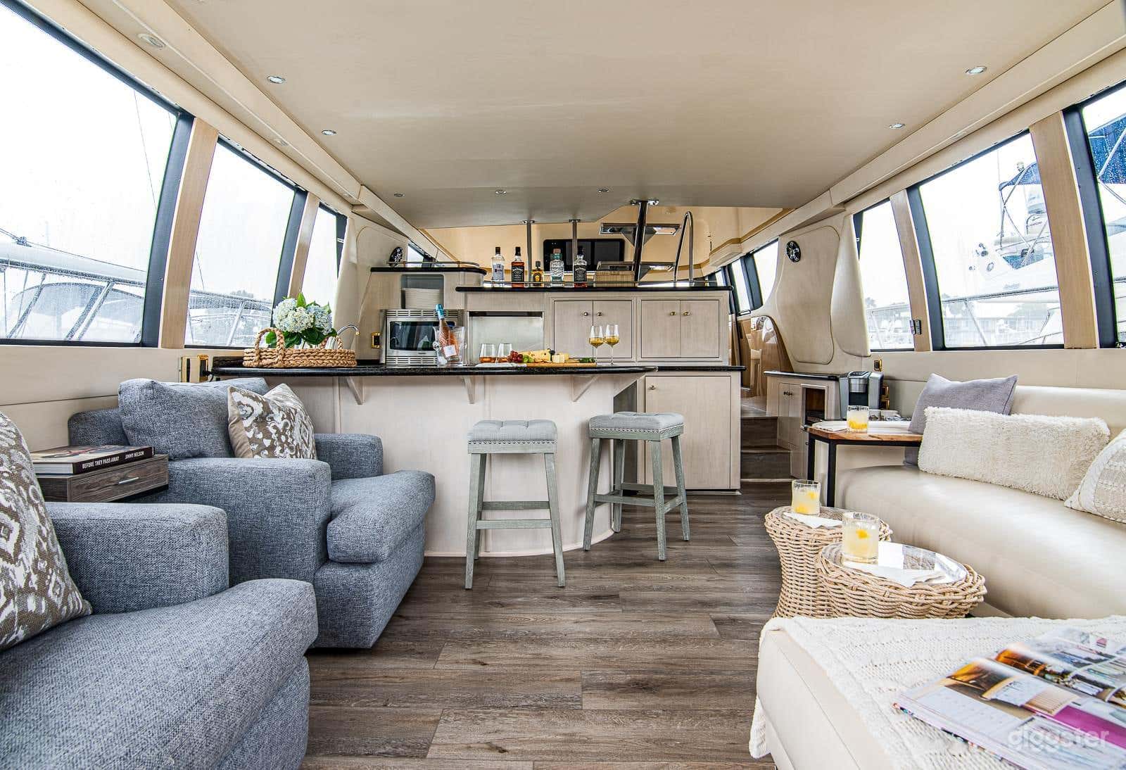 60' CARVER YACHT Photo 2