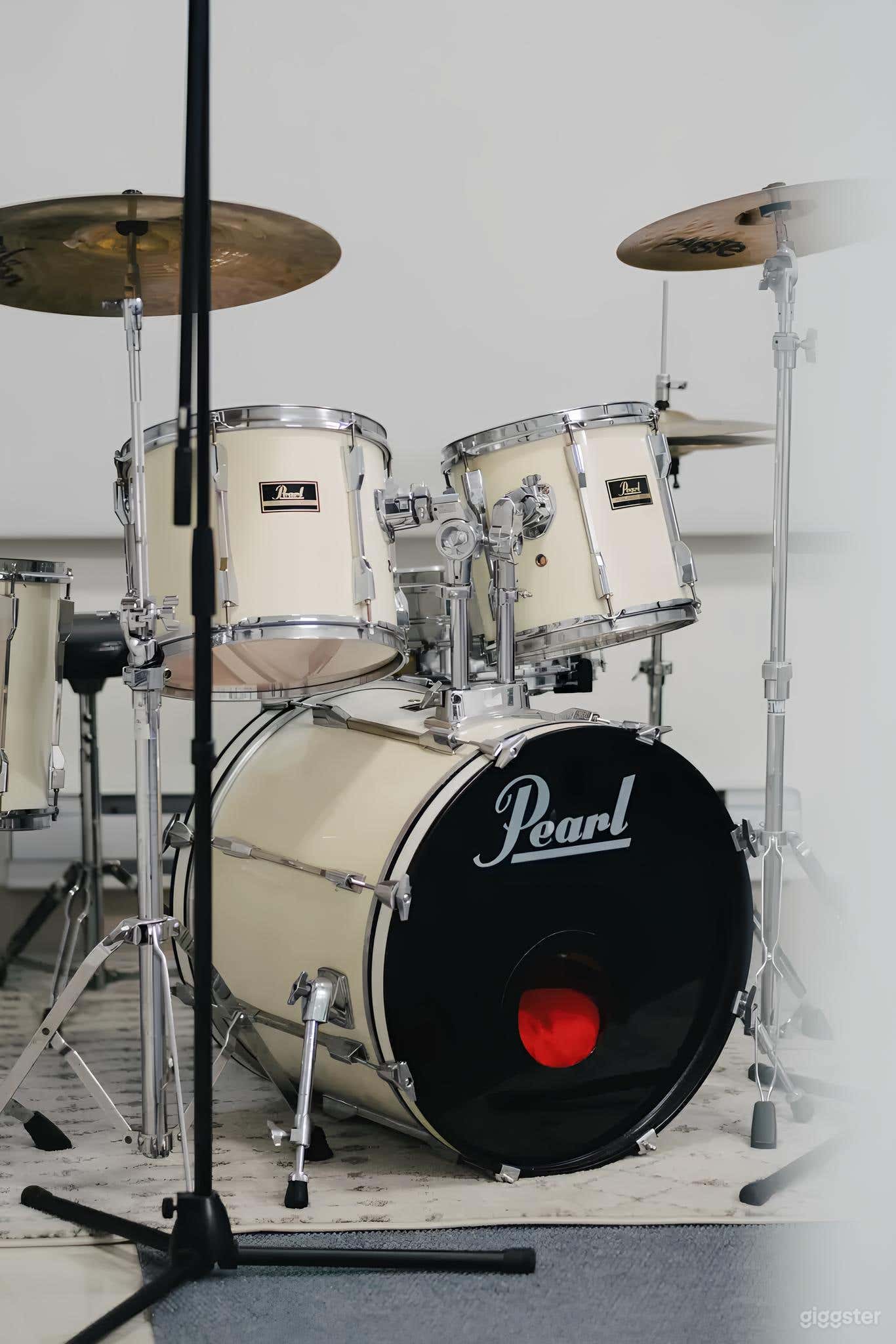 Recording, Photo, &amp; Video Studio in Montreal Photo 2