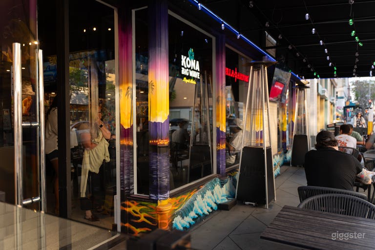  Moderne Bar in Strandnähe mit TVs & Terrasse 