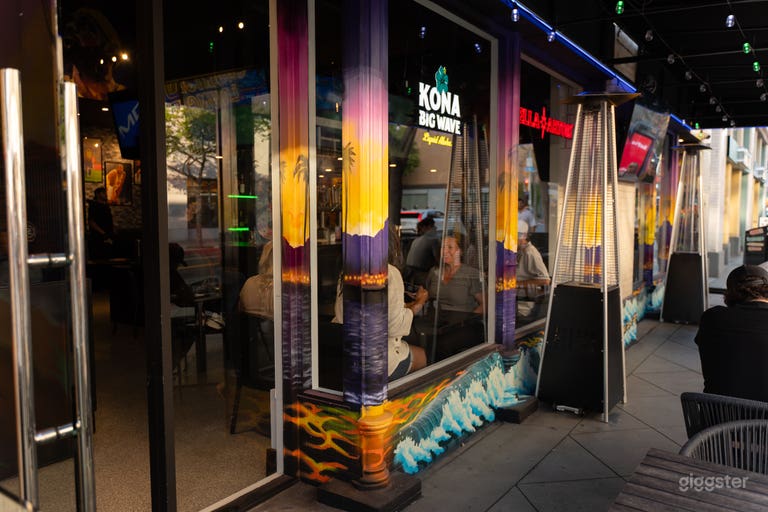  Moderne Bar in Strandnähe mit TVs & Terrasse 