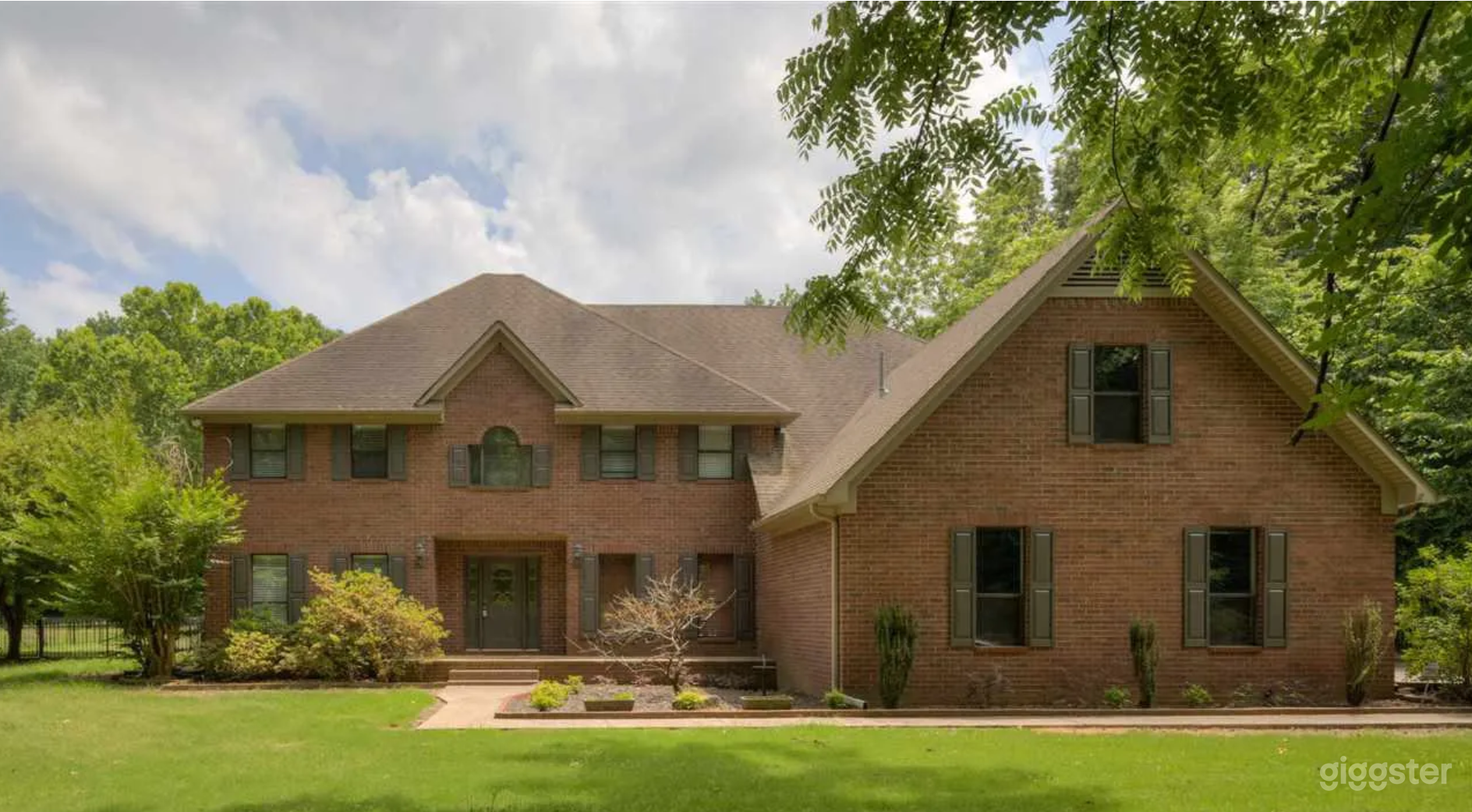 5-Acre Southern Estate with Pond, Creek & Pool Near Memphis Photo 1