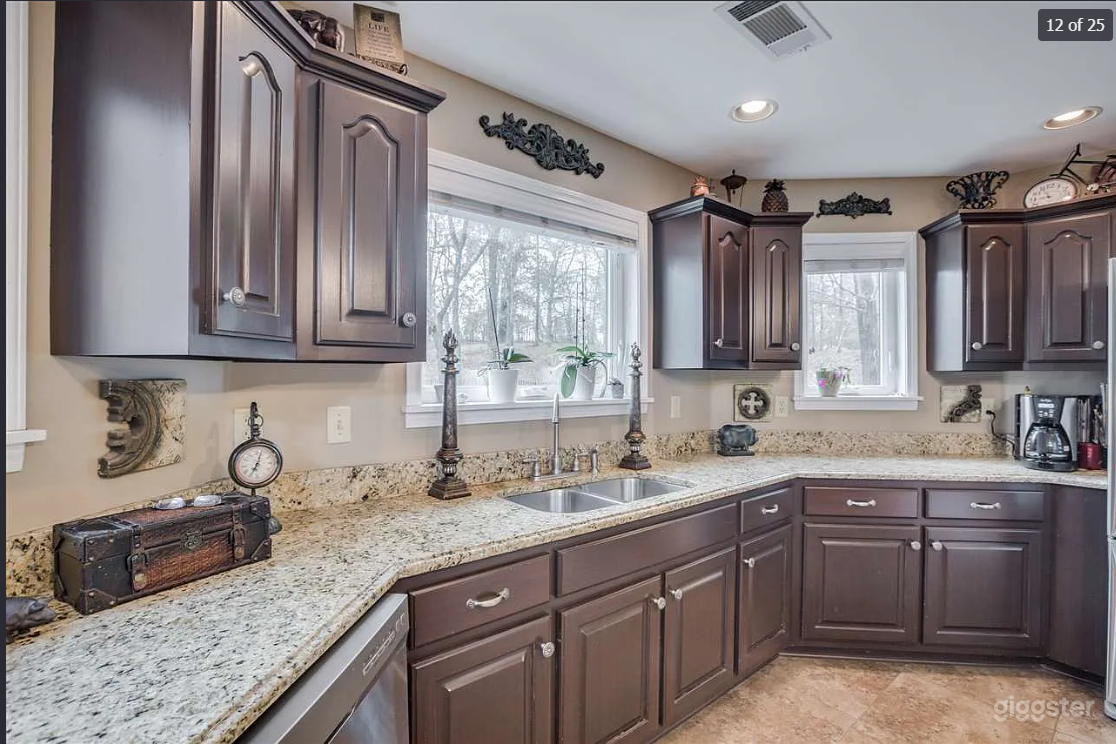 5-Acre Southern Estate with Pond, Creek & Pool Near Memphis Photo 4