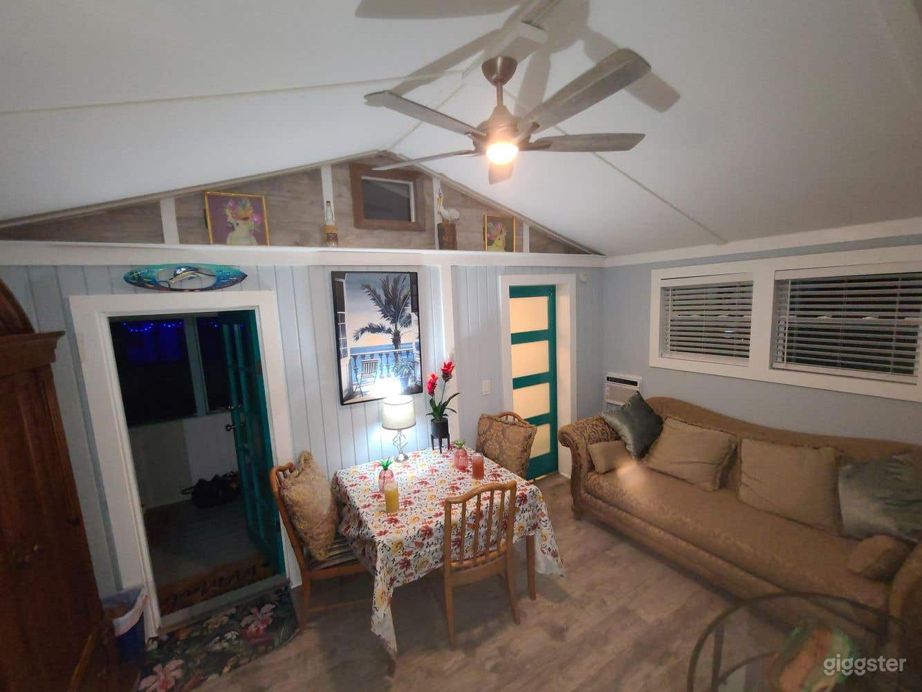 CHARMING KEY COTTAGE INSIDE A COMPOUND w Pool Photo 3