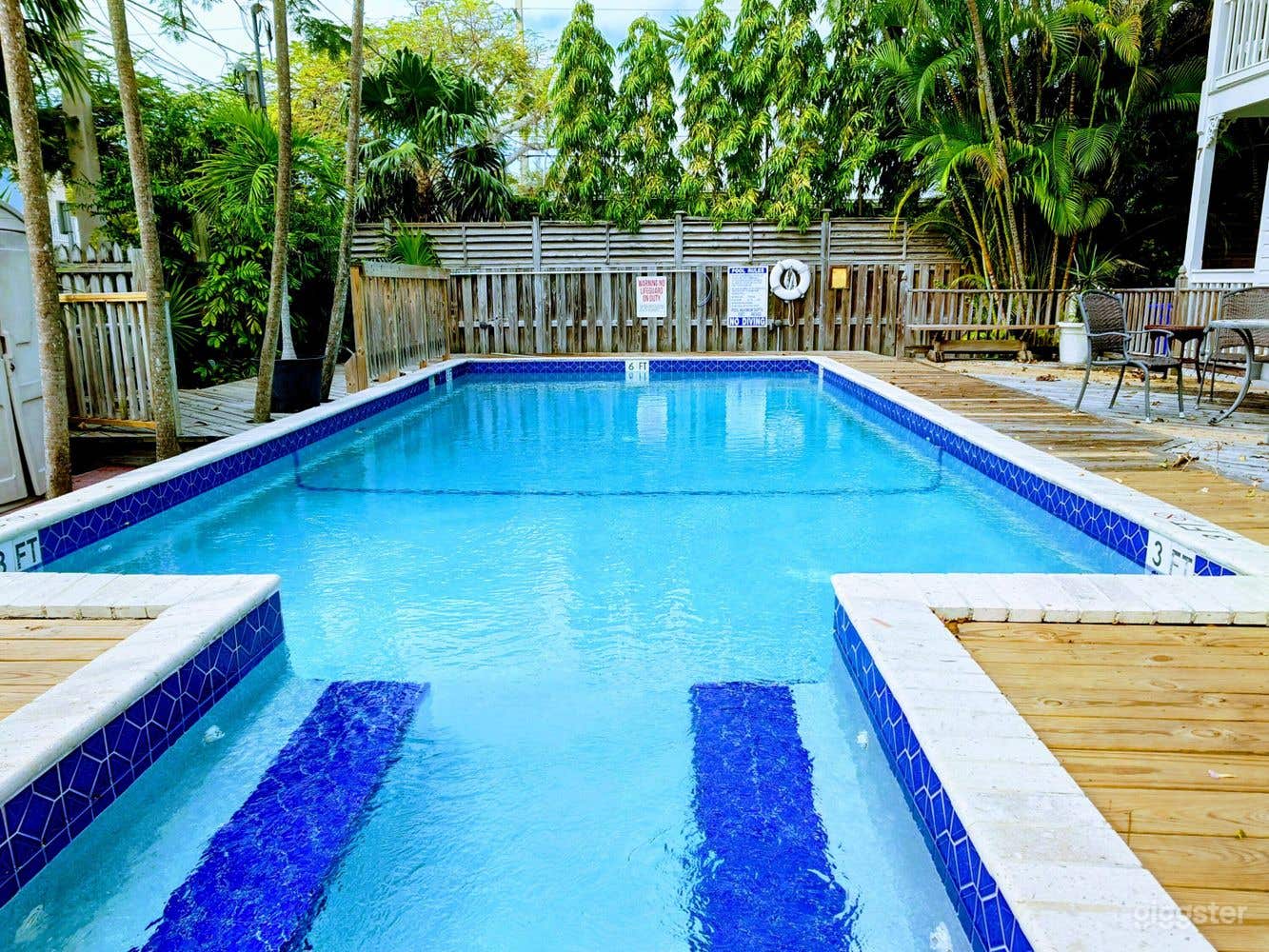 CHARMING KEY COTTAGE INSIDE A COMPOUND w Pool Photo 2