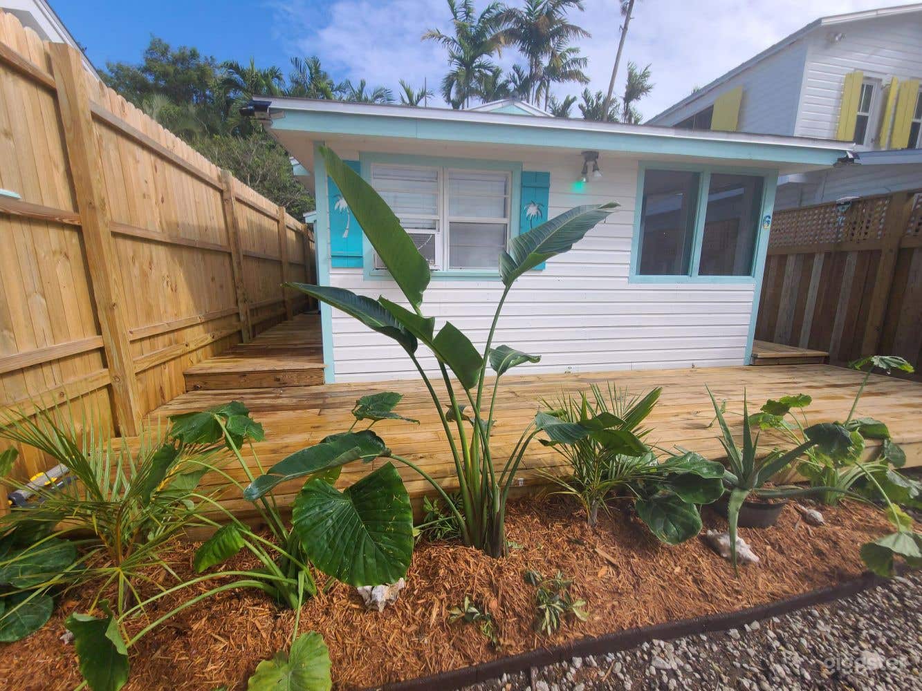 CHARMING KEY COTTAGE INSIDE A COMPOUND w Pool Photo 1