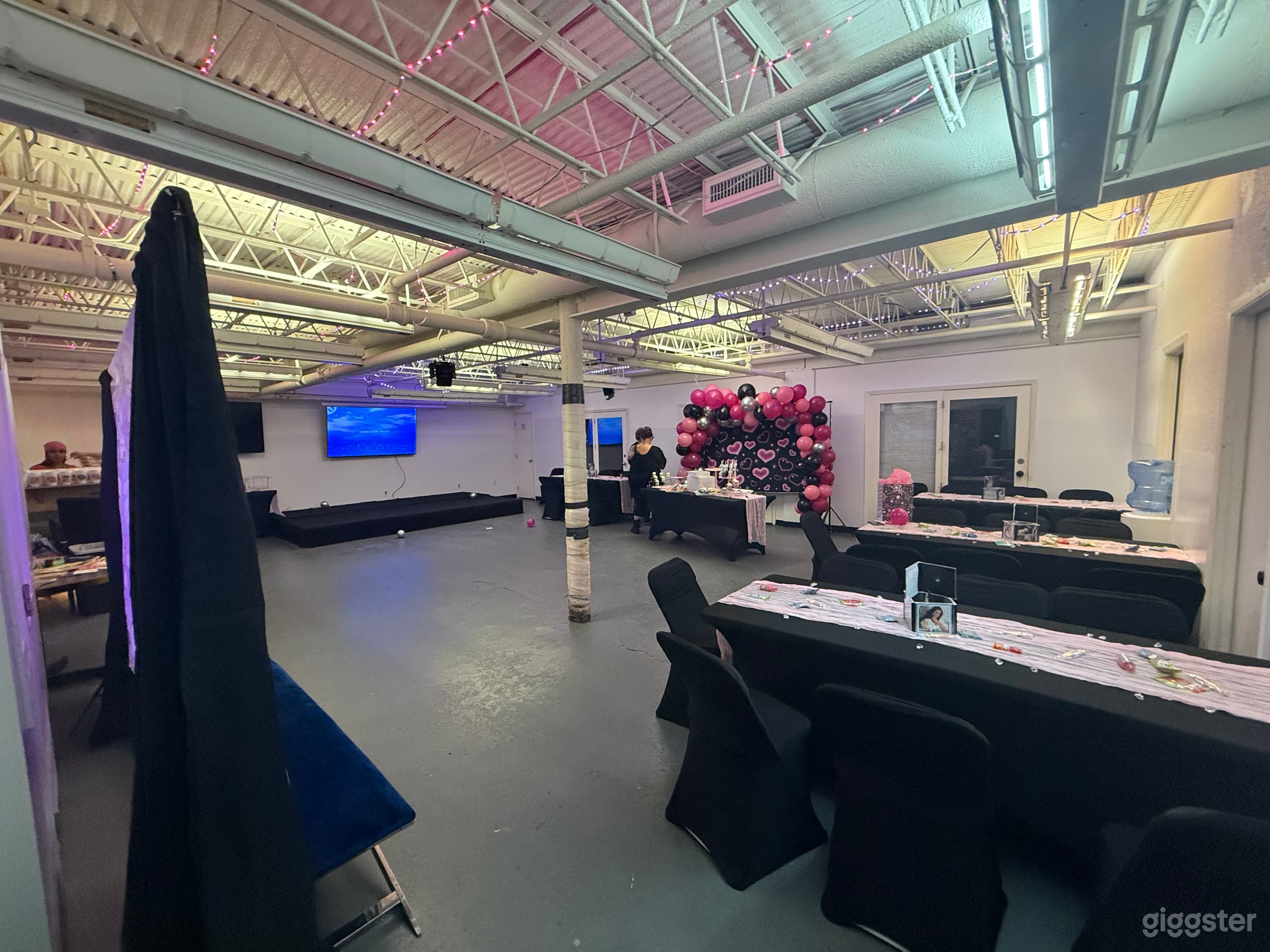 The Stage Room Photo 1