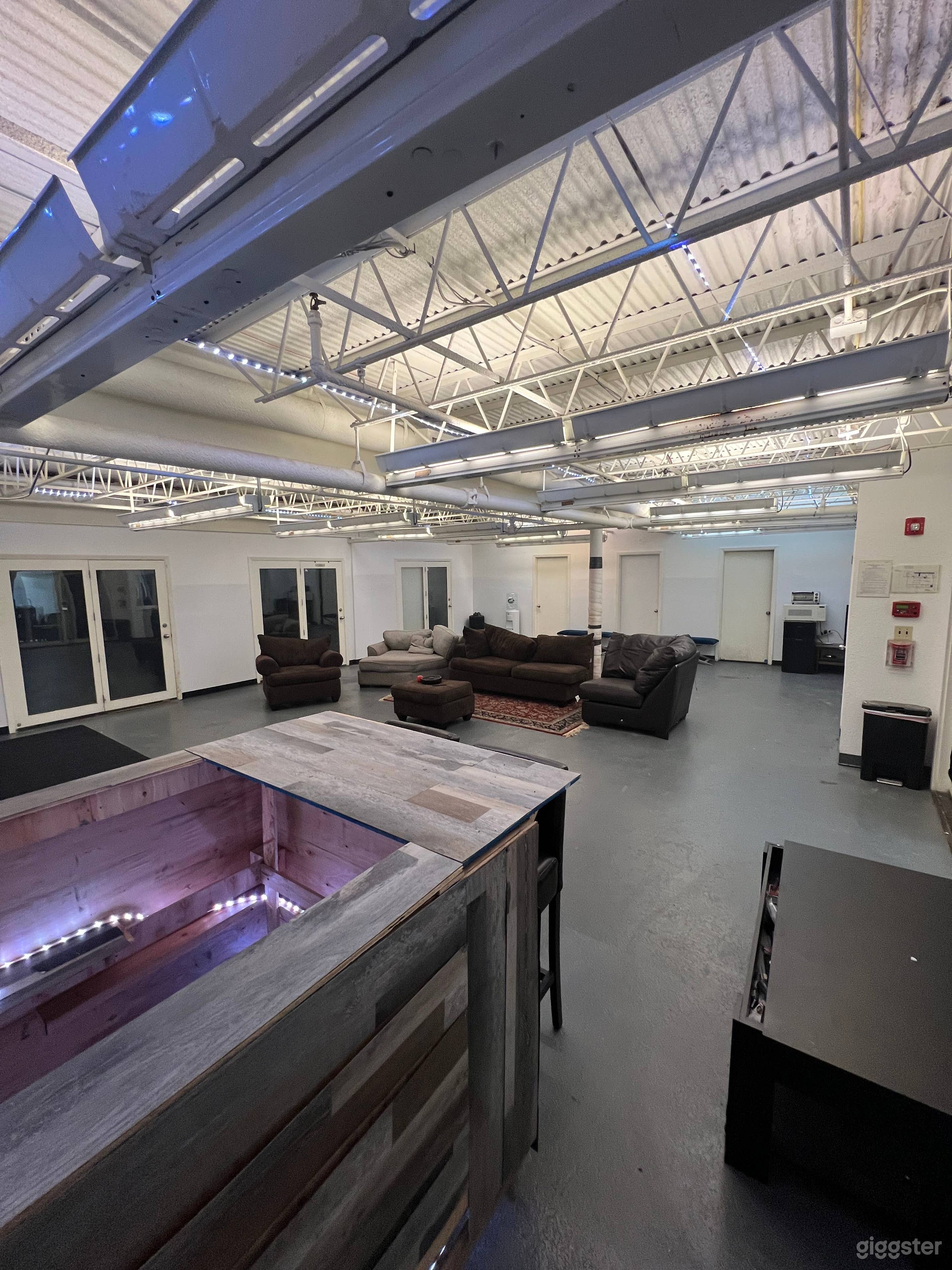 The Stage Room Photo 4