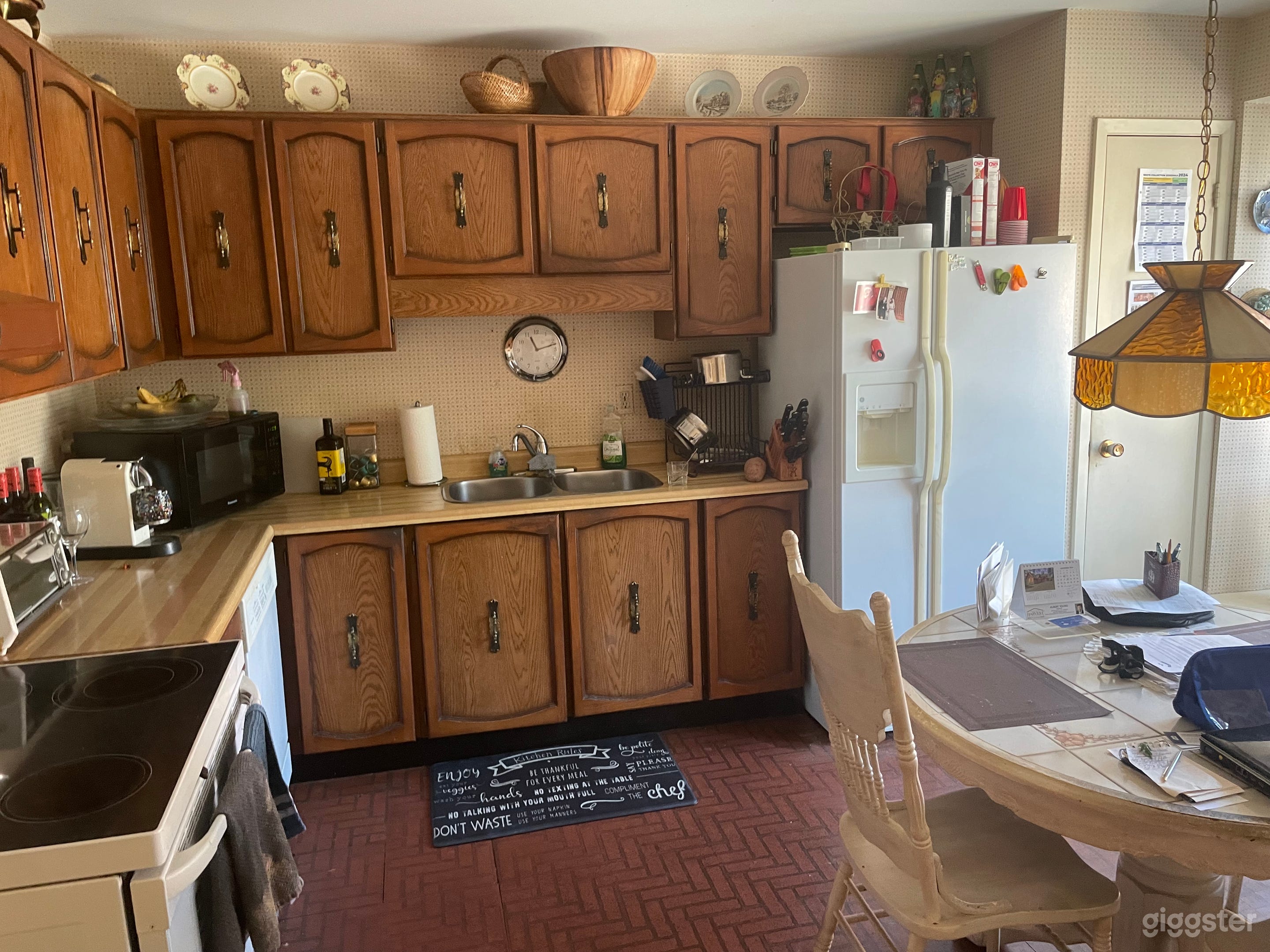 80s retro is like walking into Miami Vice set Photo 3