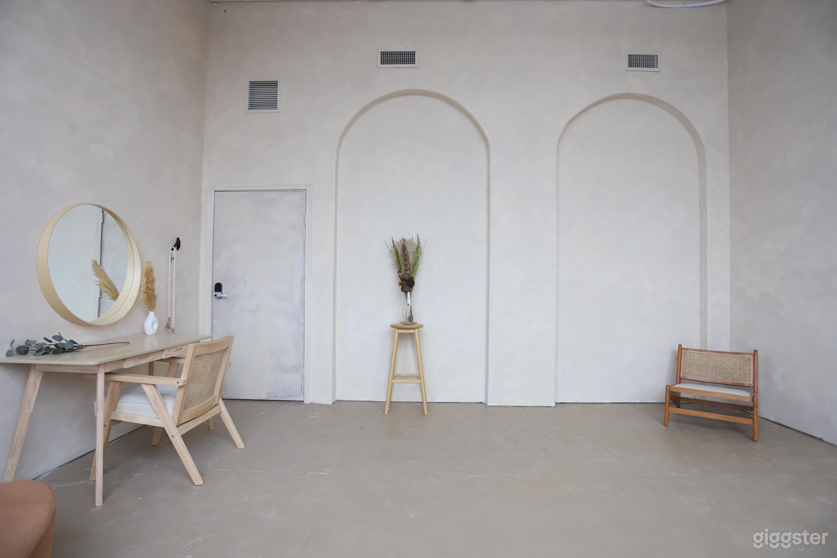 Wabi Sabi Sunny Arched Studio in Bushwick Photo 4