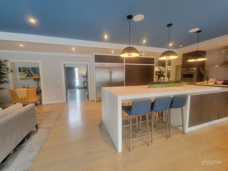  Cuisine moderne avec îlot de 11 pieds 