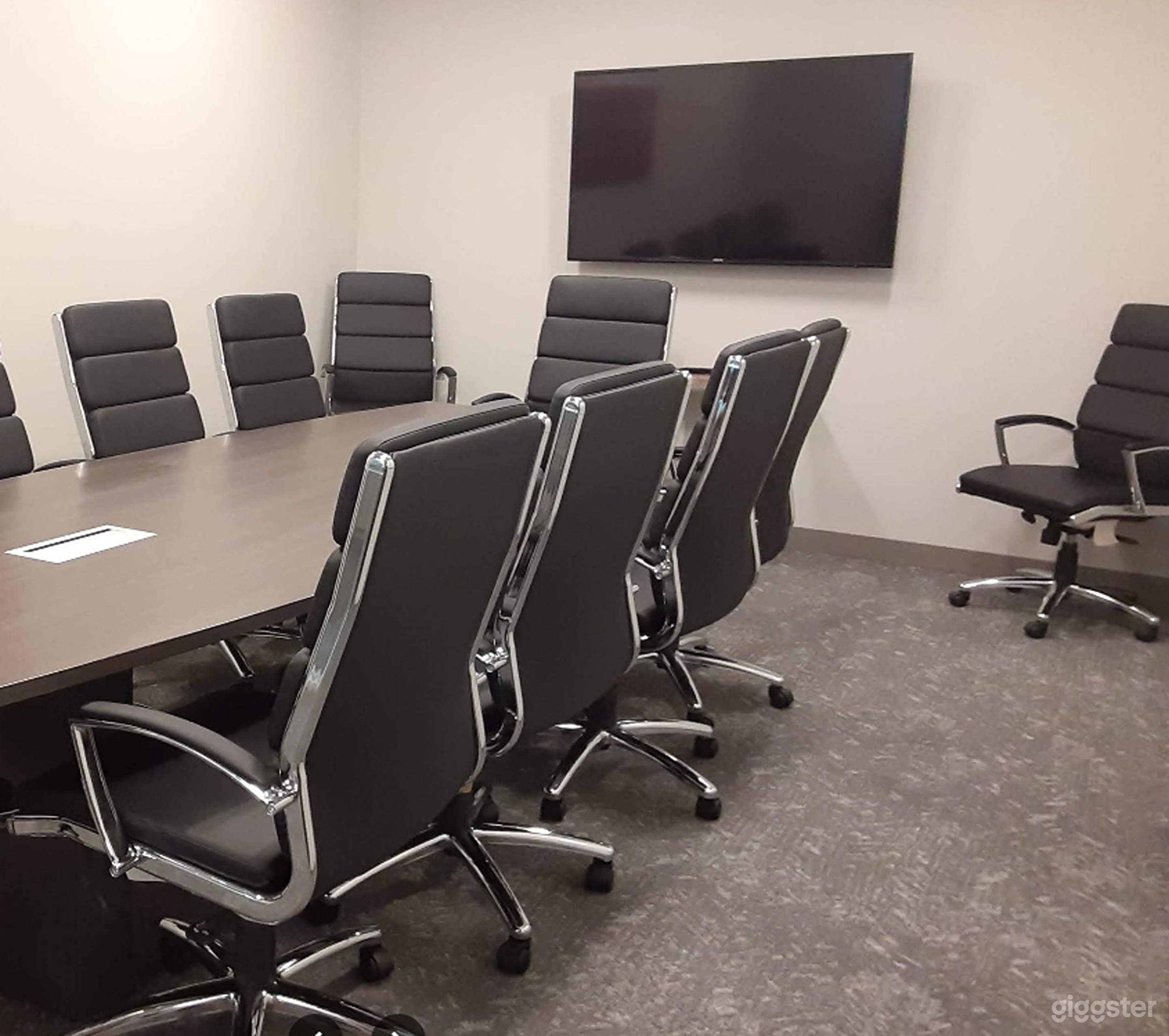 Private Meeting Room Photo 4