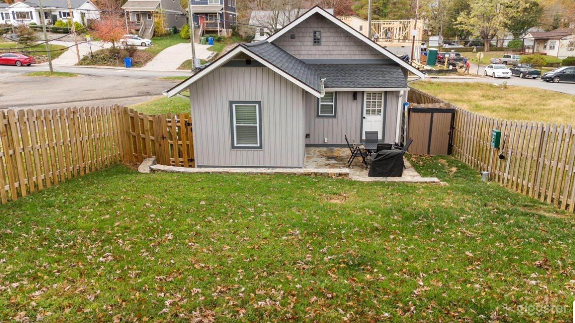 Open, Bright Green Door Cottage Photo 3