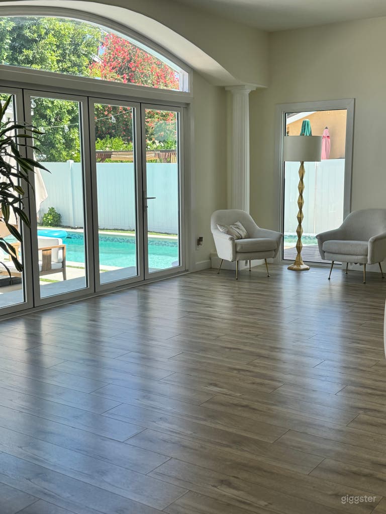  Bright Modern Home with Elegant Decor + pool acces 