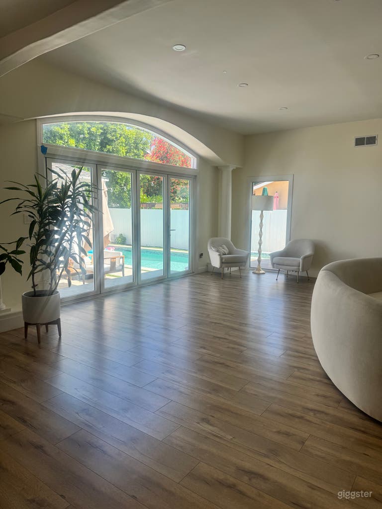  Bright Modern Home with Elegant Decor + pool acces 