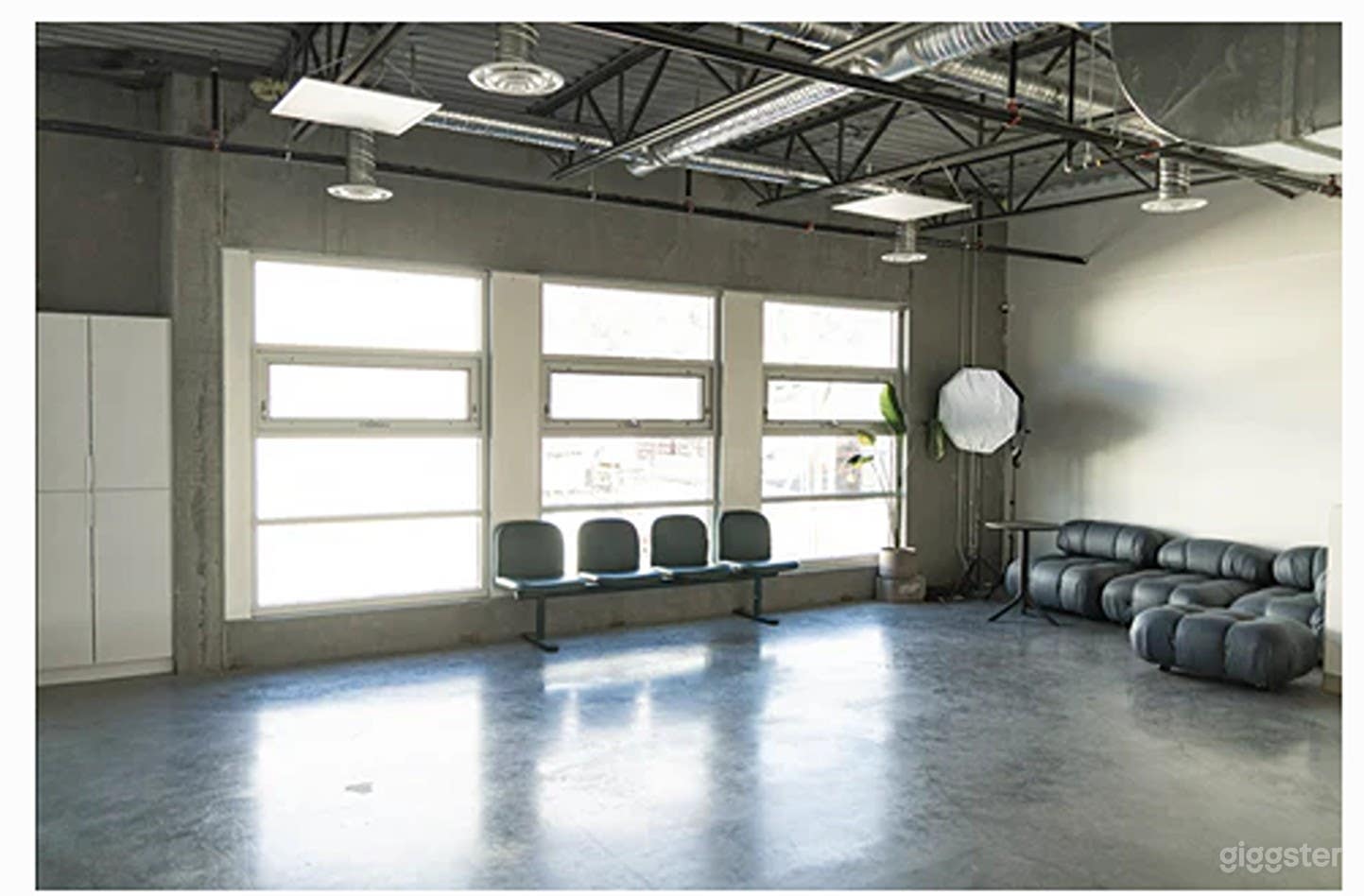 Spacious Mezzanine Photo 1