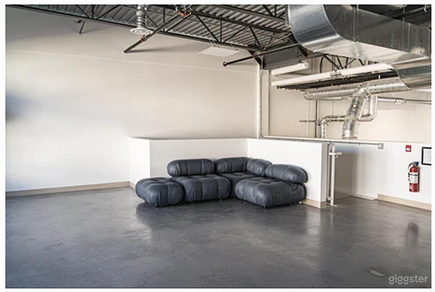 Spacious Mezzanine Photo 3