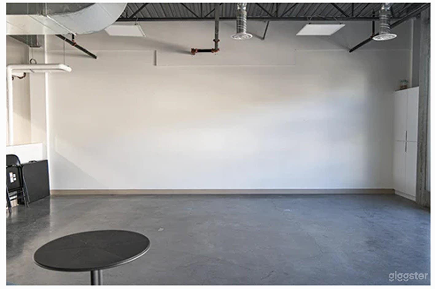 Spacious Mezzanine Photo 2