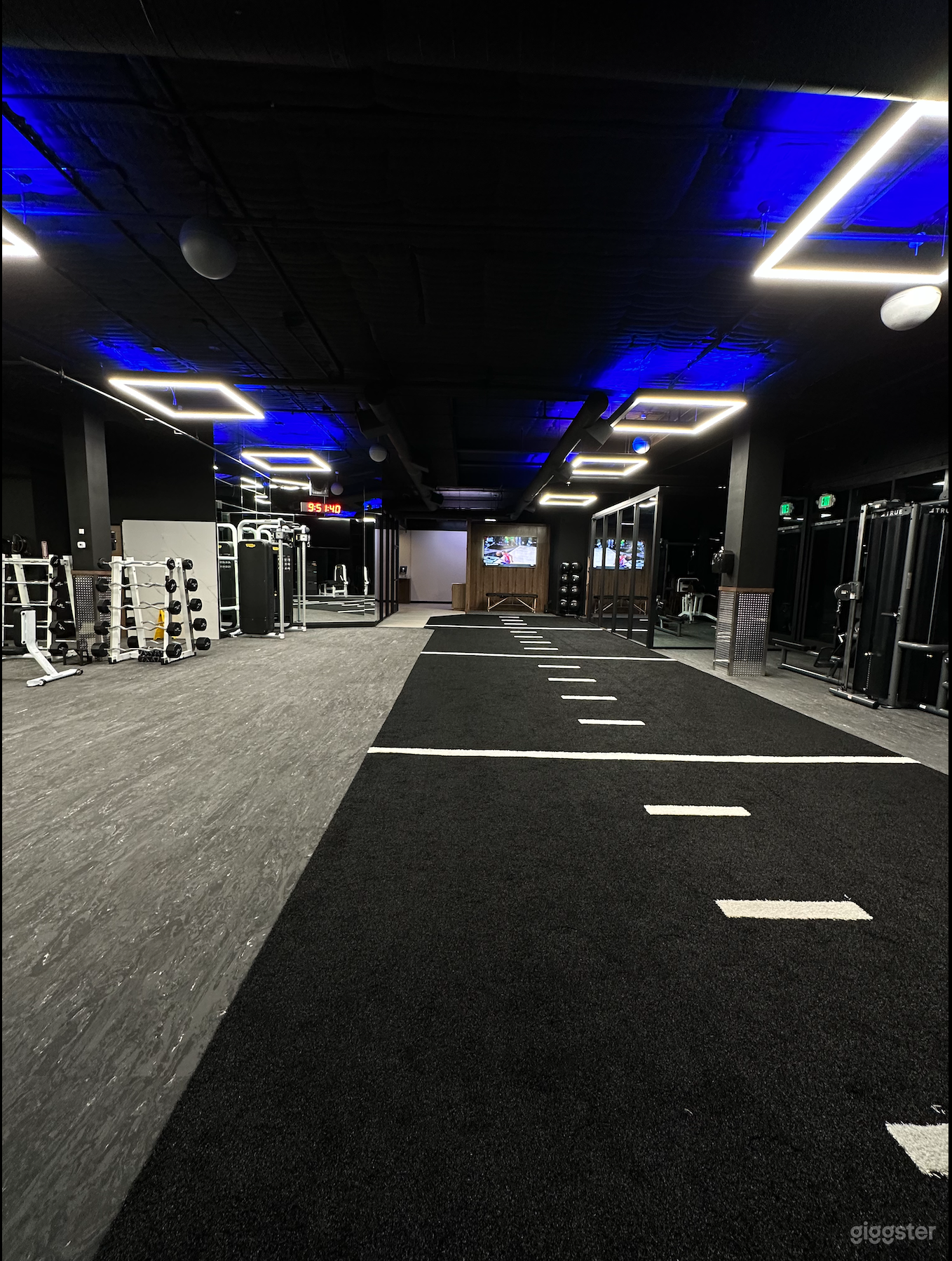 Luxurious boutique fitness studio in Beverly Hills Photo 2