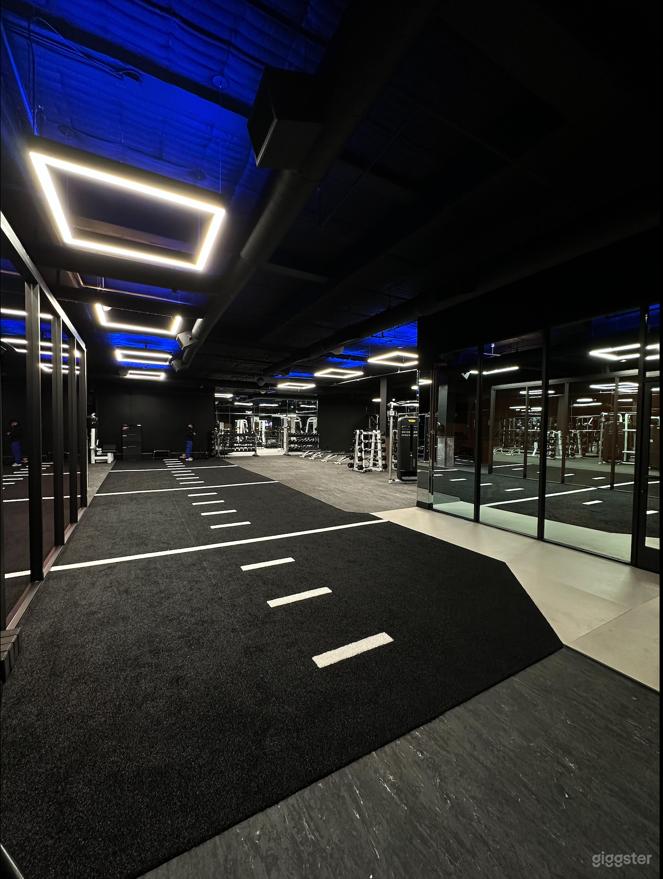 Luxurious boutique fitness studio in Beverly Hills Photo 1