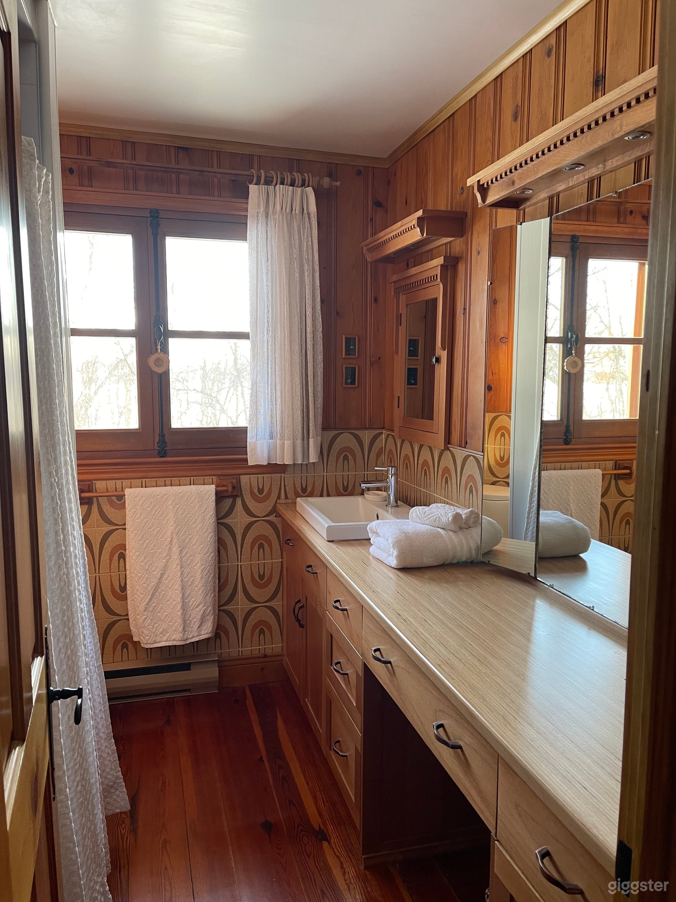 Charming stone country house on large private lot Photo 3