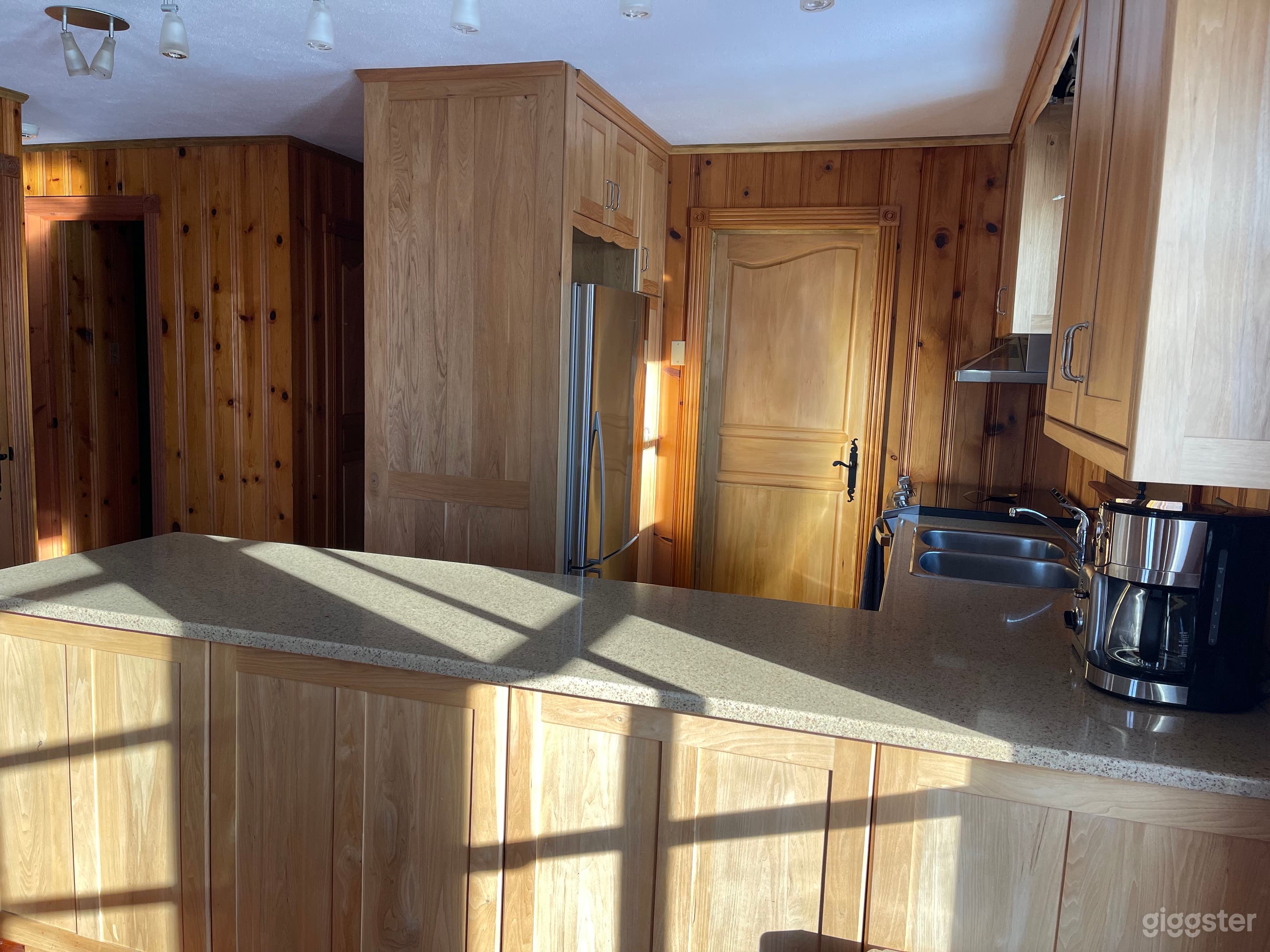 Charming stone country house on large private lot Photo 4