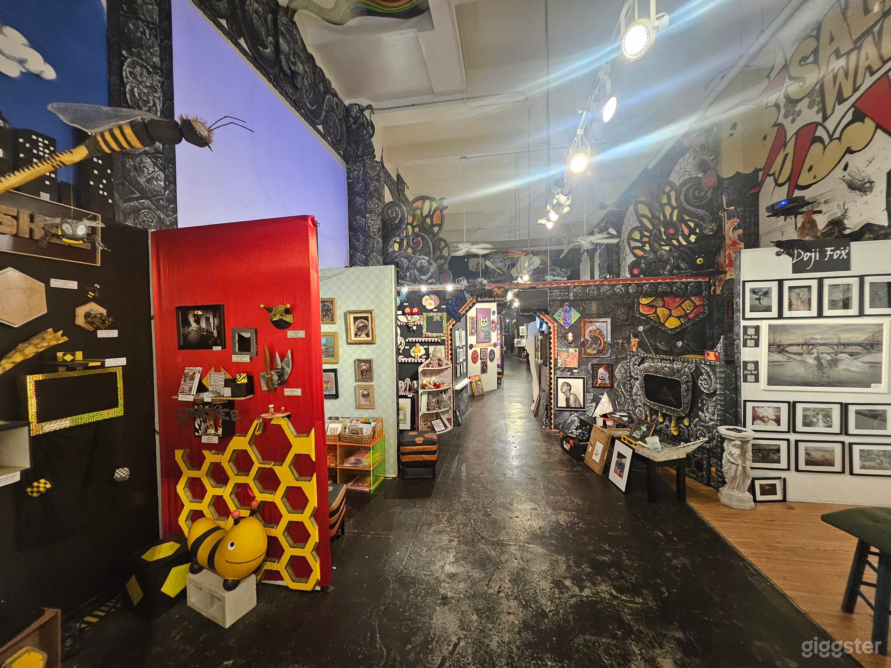 Famous &amp; Unique Art Gallery in the middle of DTLA Photo 1