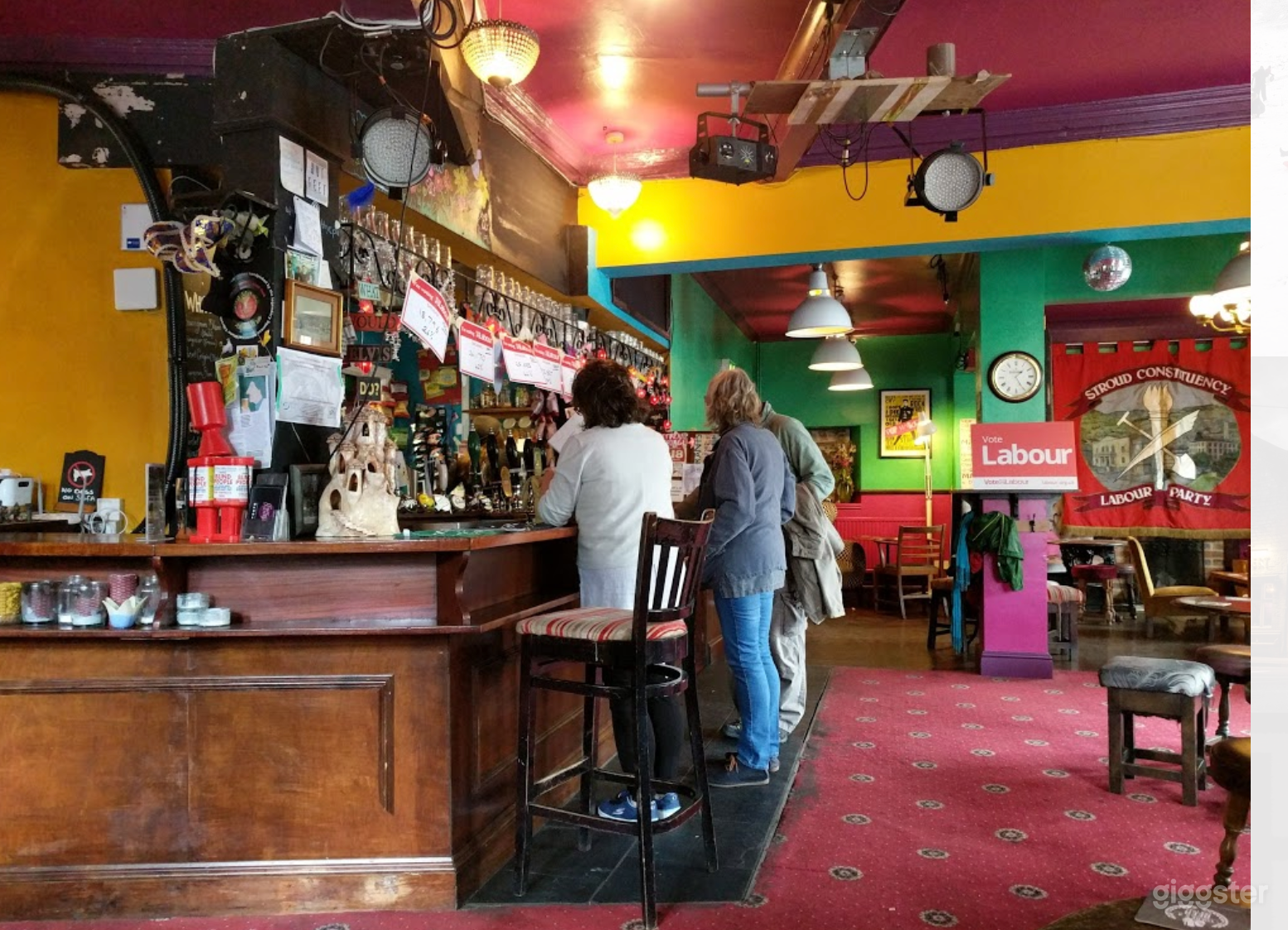 Neighborhood Pub with Live Entertainment Photo 3