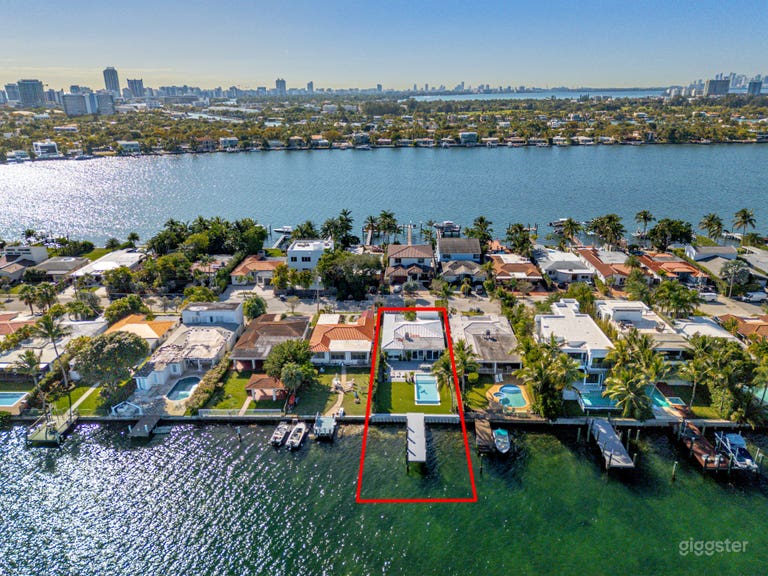  Oceanfront property with Dock 