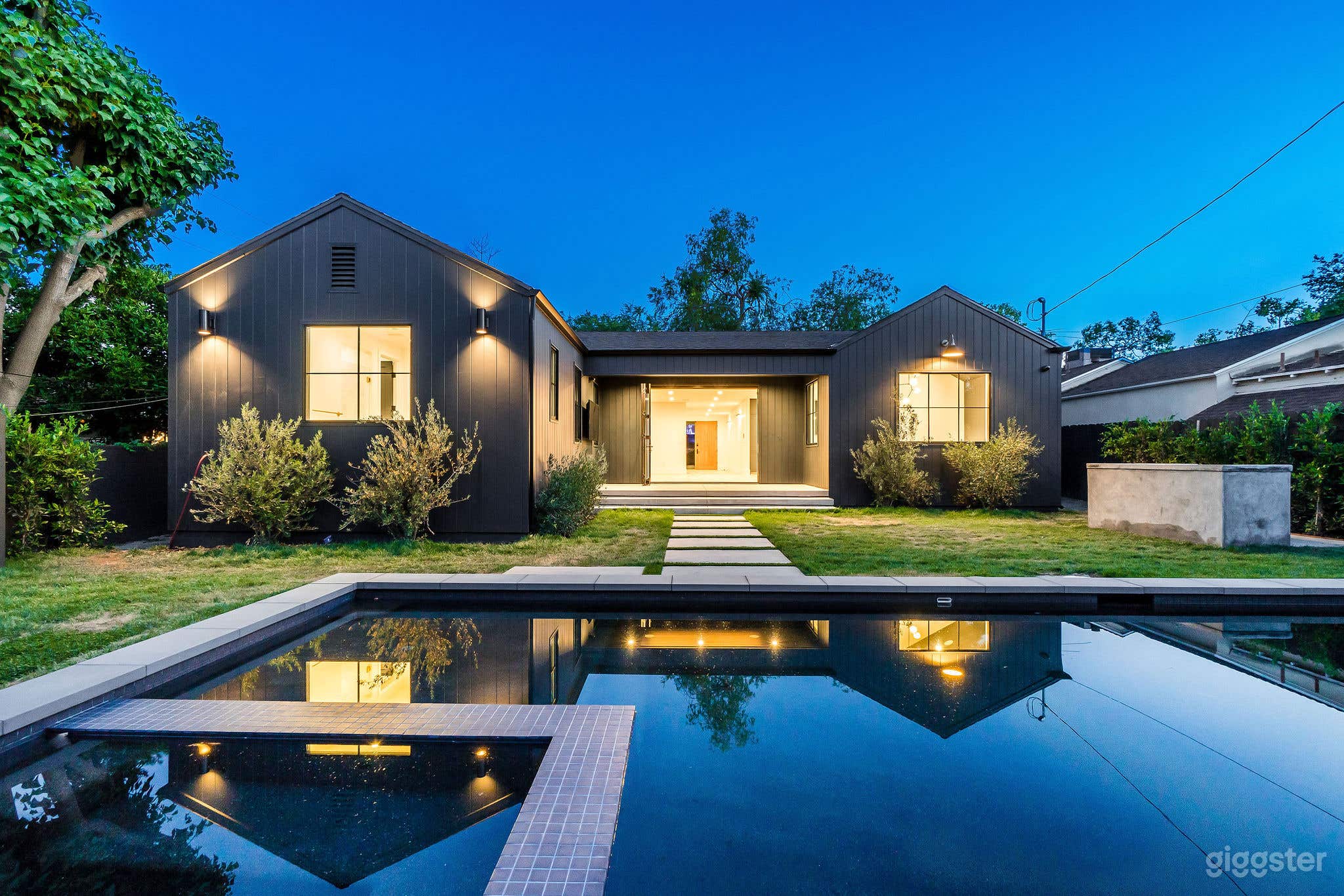 Brand New Modern Ranch/Barn, Custom Finishes Photo 4