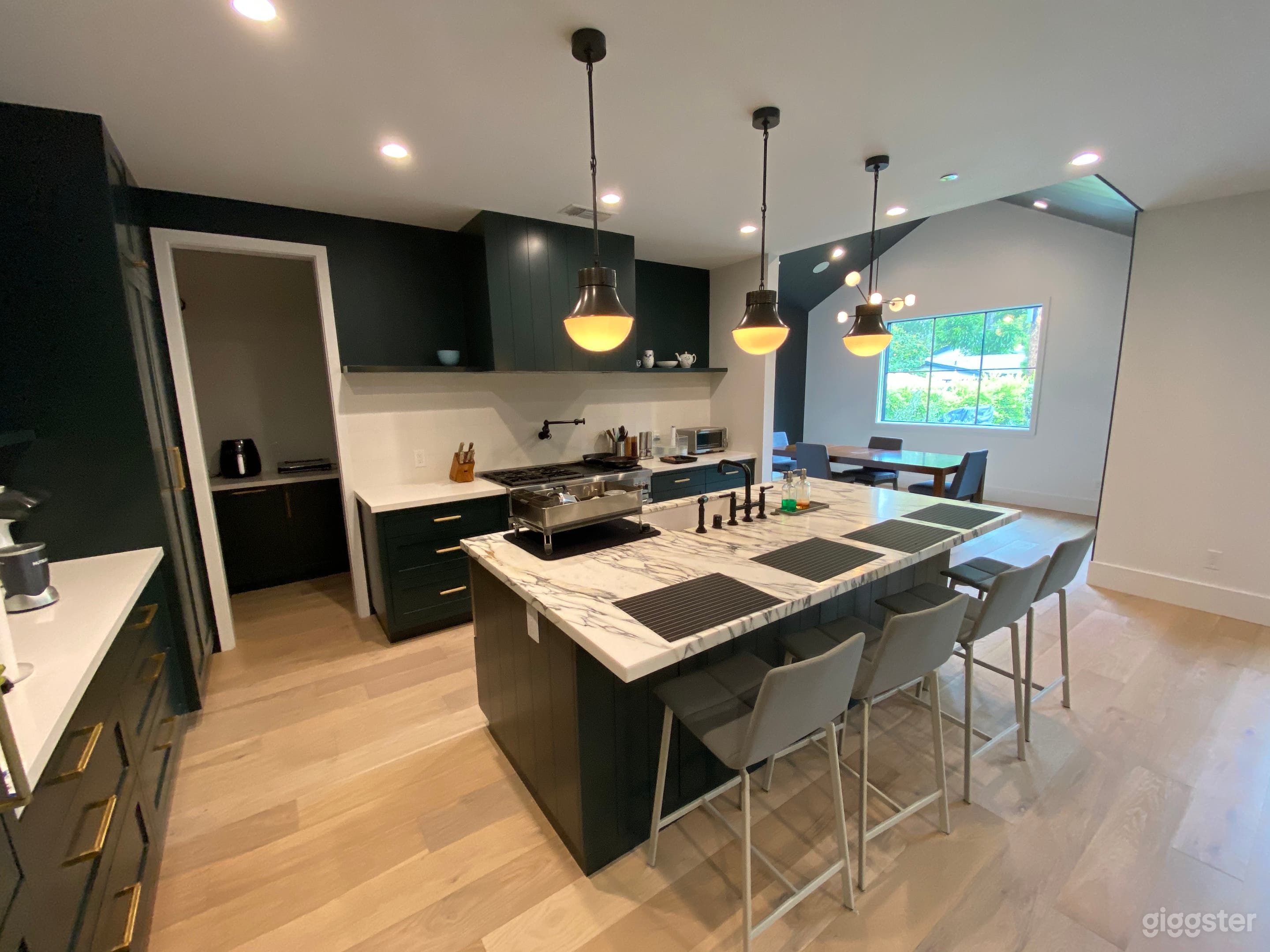 Brand New Modern Ranch/Barn, Custom Finishes Photo 2