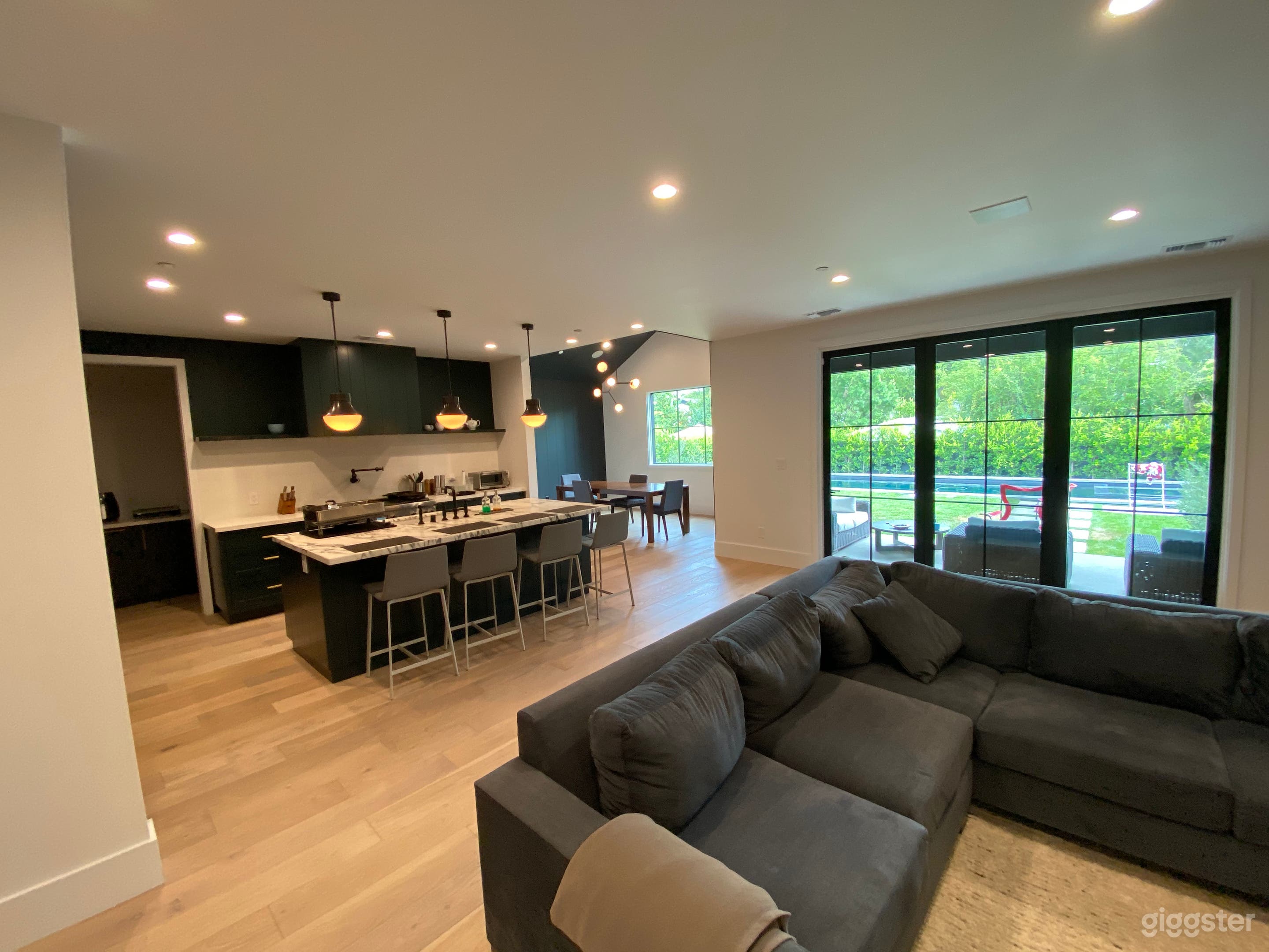 Brand New Modern Ranch/Barn, Custom Finishes Photo 1