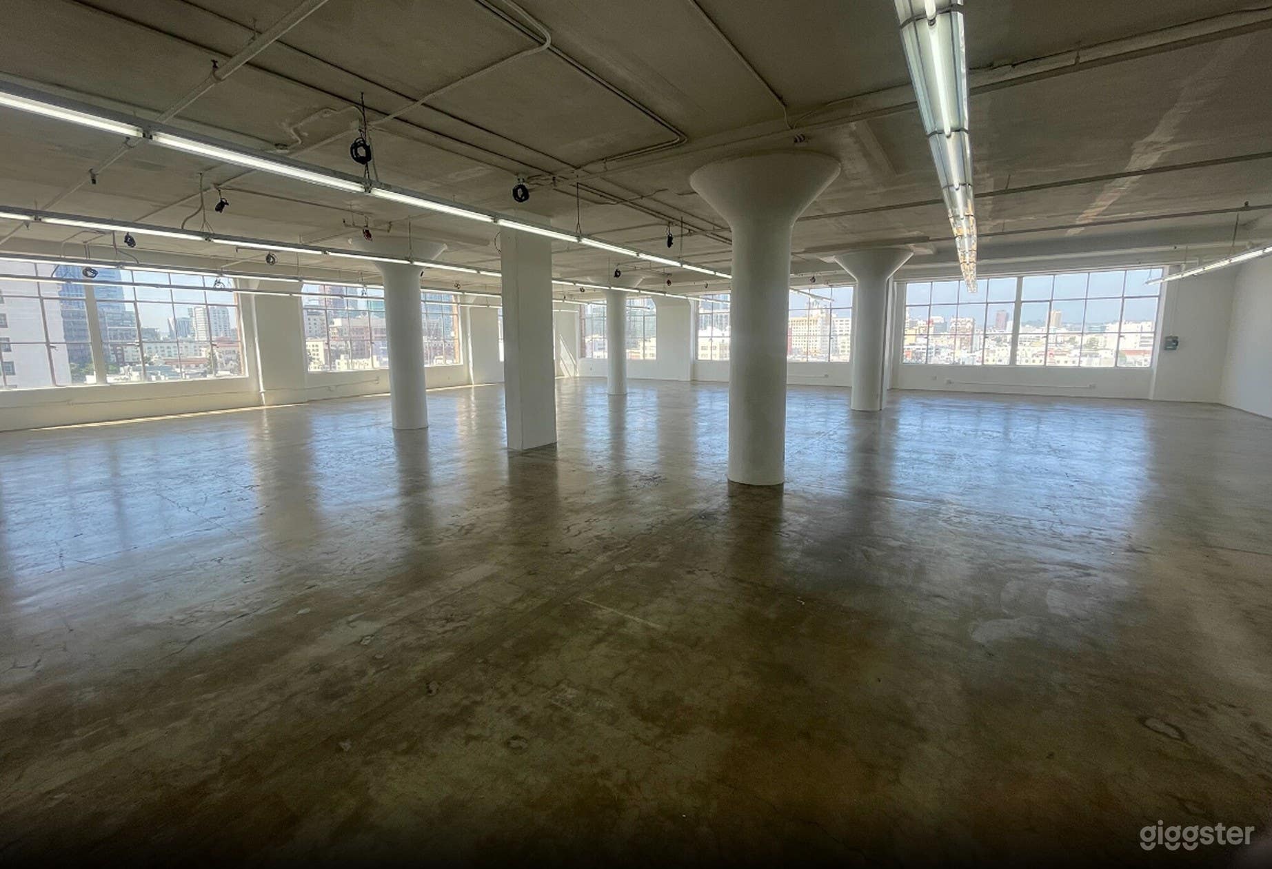 Spacious 4850 Sq Ft Event Space with Natural Lighting Photo 1