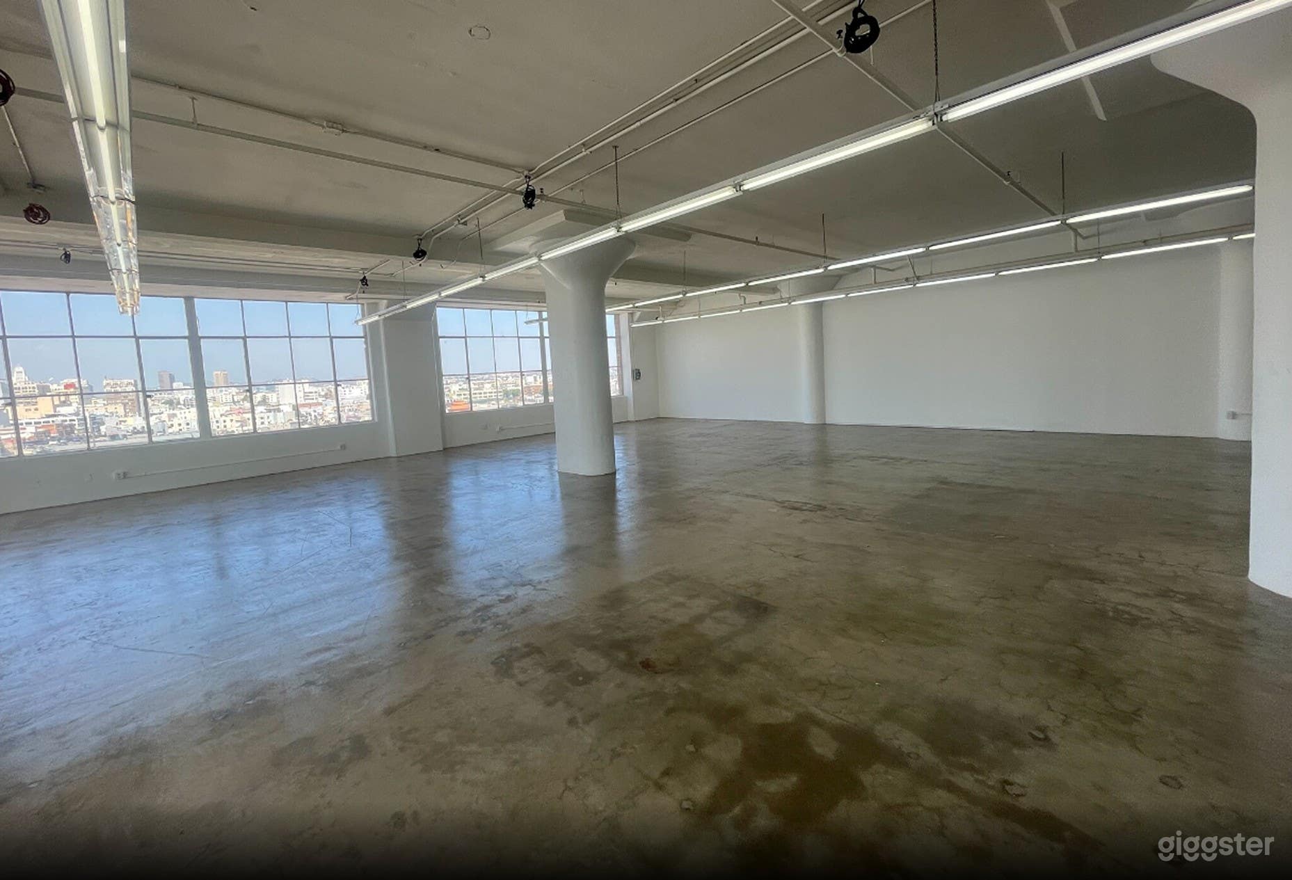 Spacious 4850 Sq Ft Event Space with Natural Lighting Photo 3