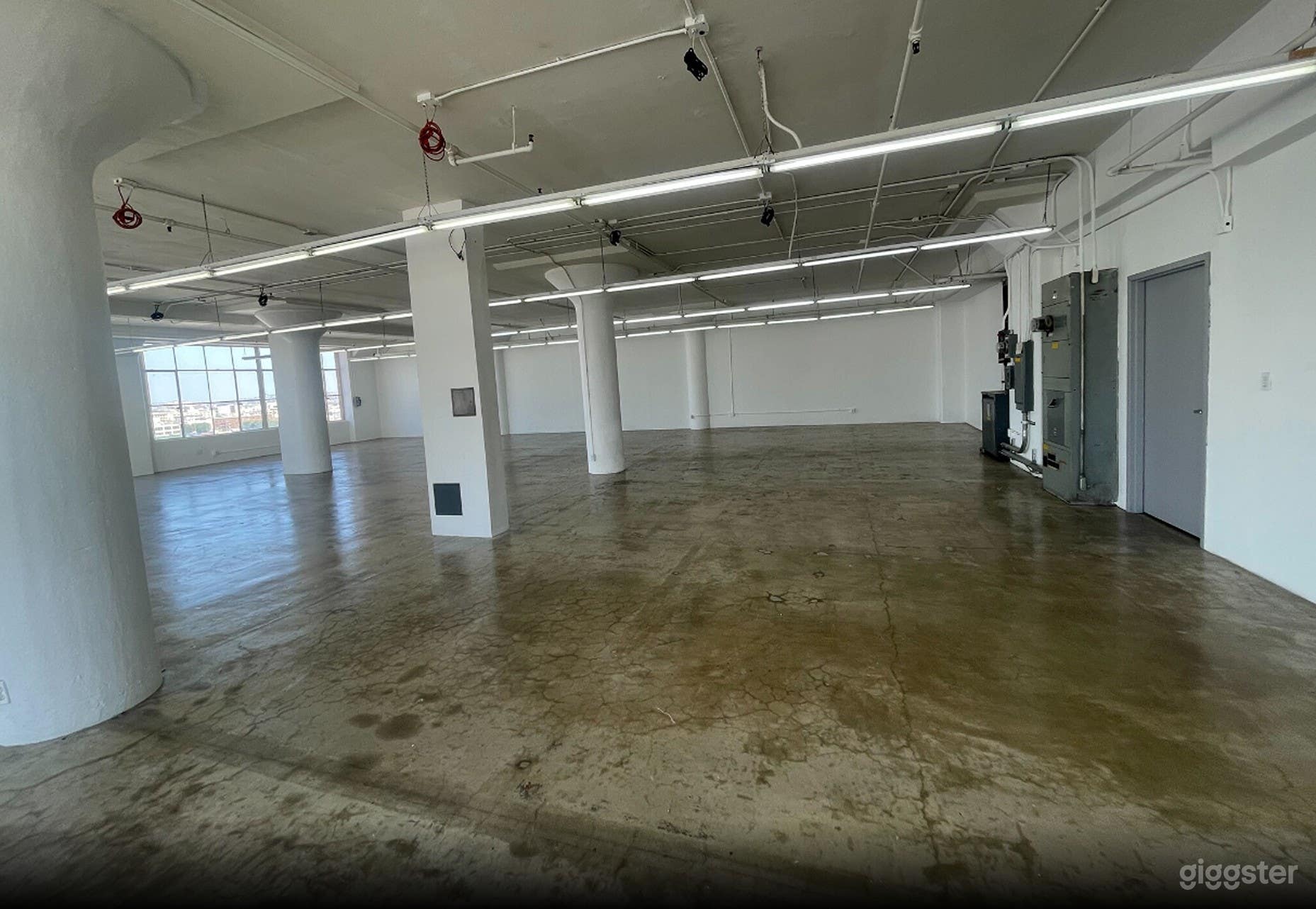 Spacious 4850 Sq Ft Event Space with Natural Lighting Photo 2