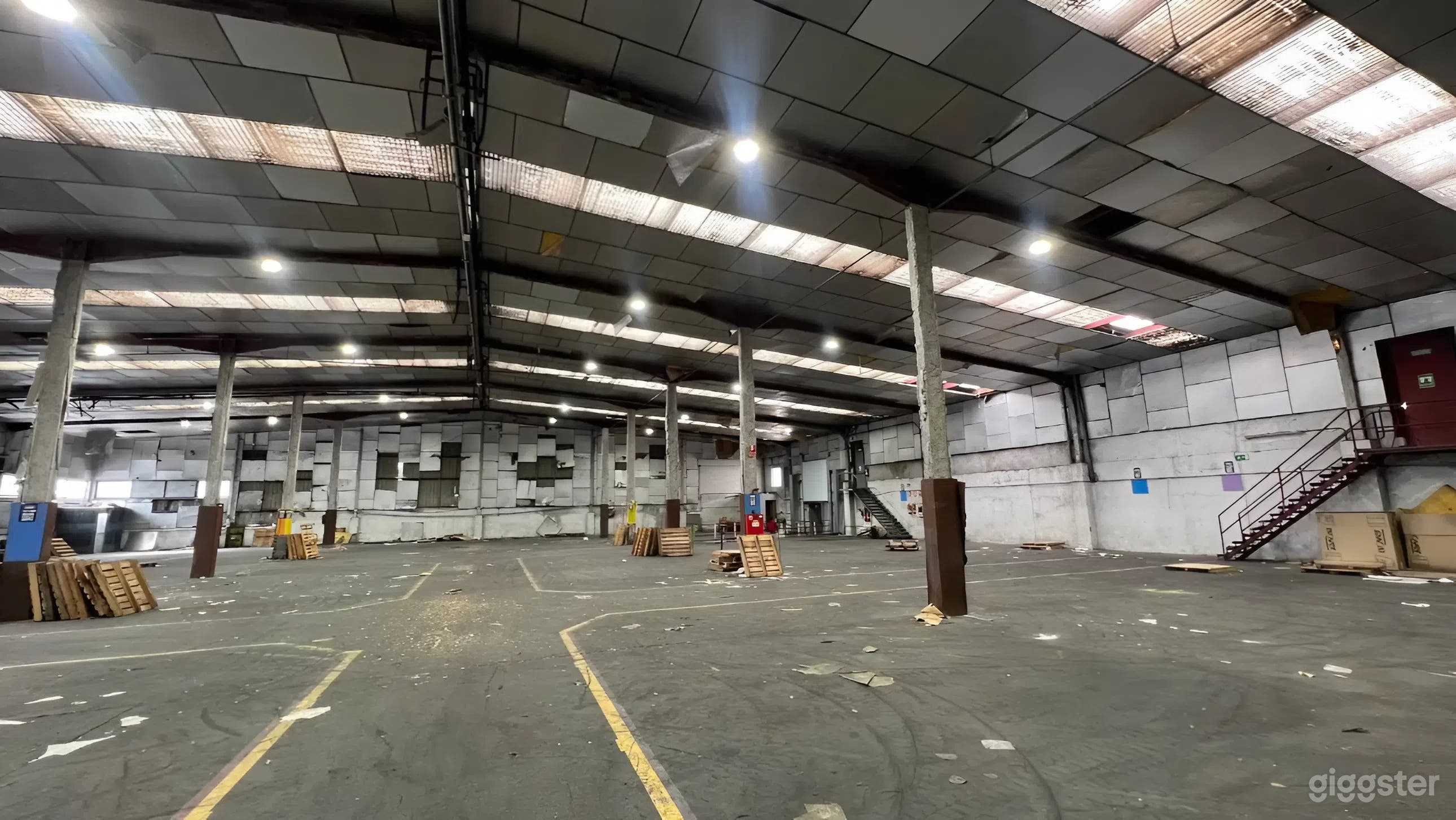 Almacén C2 - Lugar Industrial de 3,000m² con Rampa de Carga Foto 4