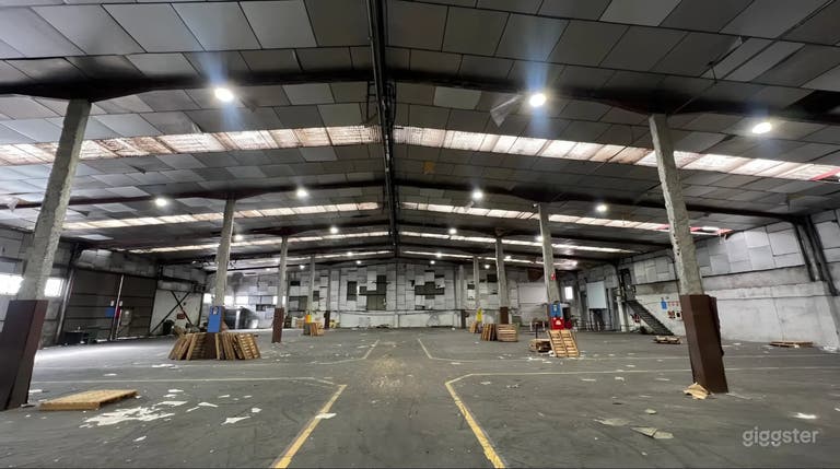  Almacén C2 - Lugar Industrial de 3,000m² con Rampa de Carga 