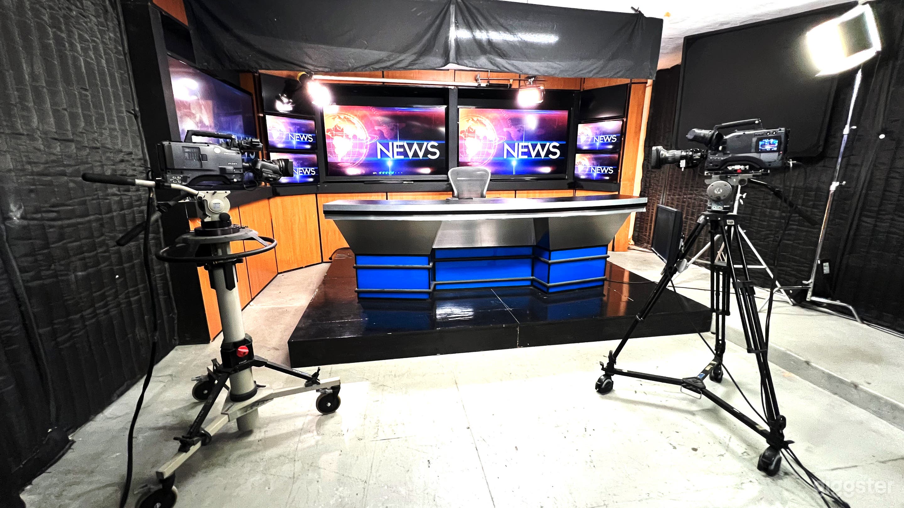 Broadcast Room/News Room Studio - Glendale  Photo 2