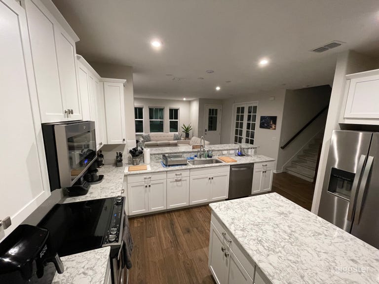  Natural light and Beautiful Home 