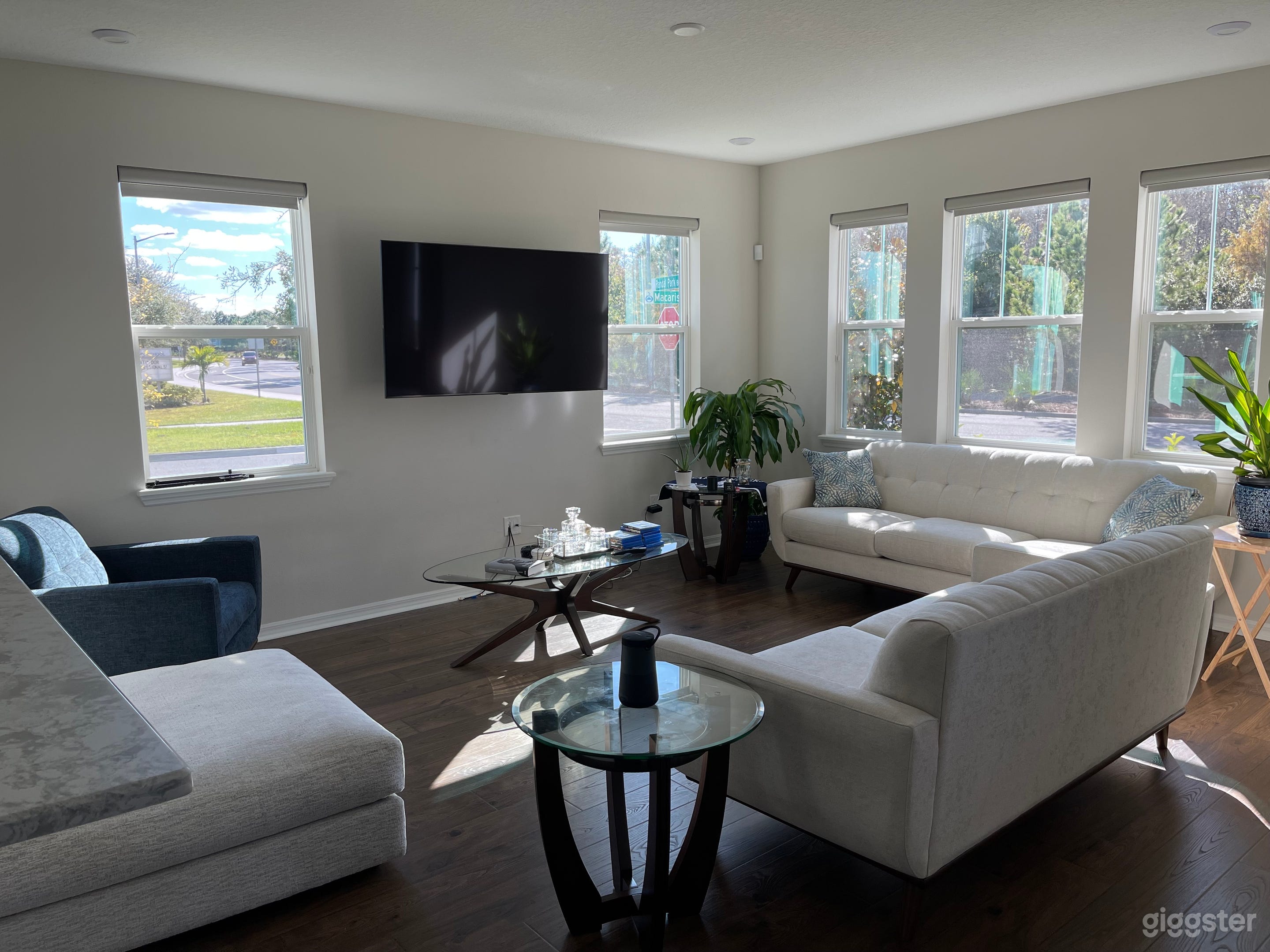 Natural light and Beautiful Home Photo 1