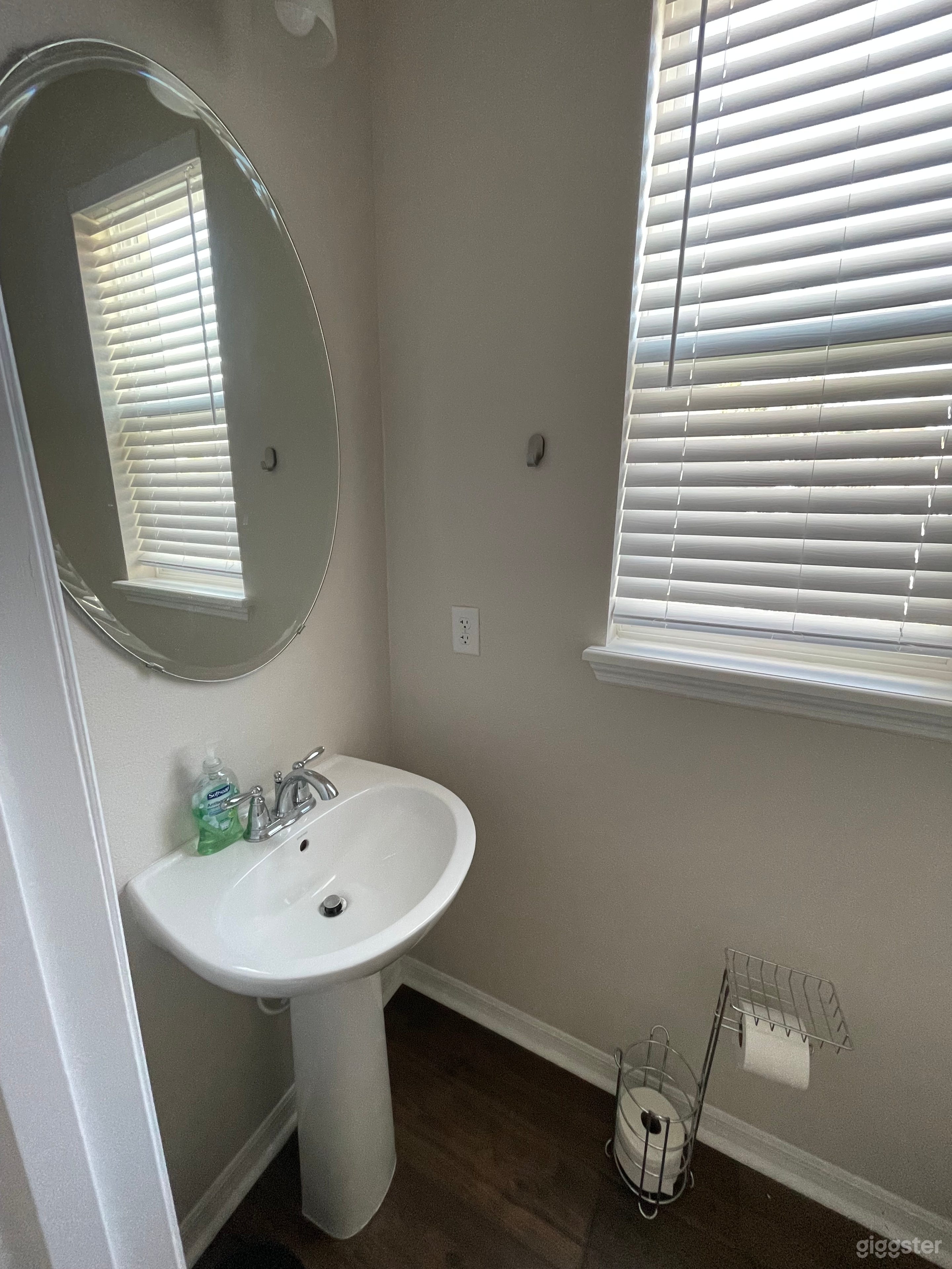 Natural light and Beautiful Home Photo 3