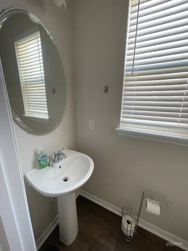  Natural light and Beautiful Home 