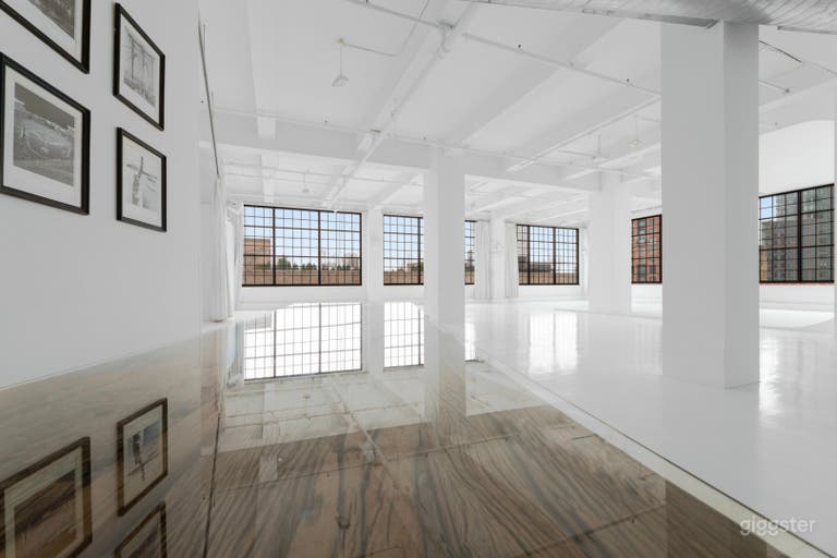  Open studio setup for meetings events and creative productions 