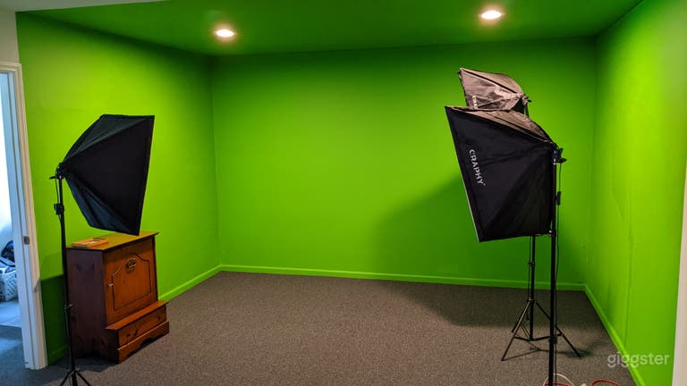  Studio de podcasting avec écran vert à Mint Hill 
